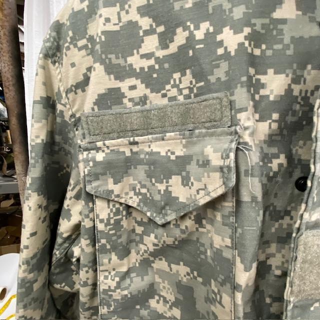 US Army ACU Digital Camo Cold Weather Field Coat Jacket Medium Regular MR