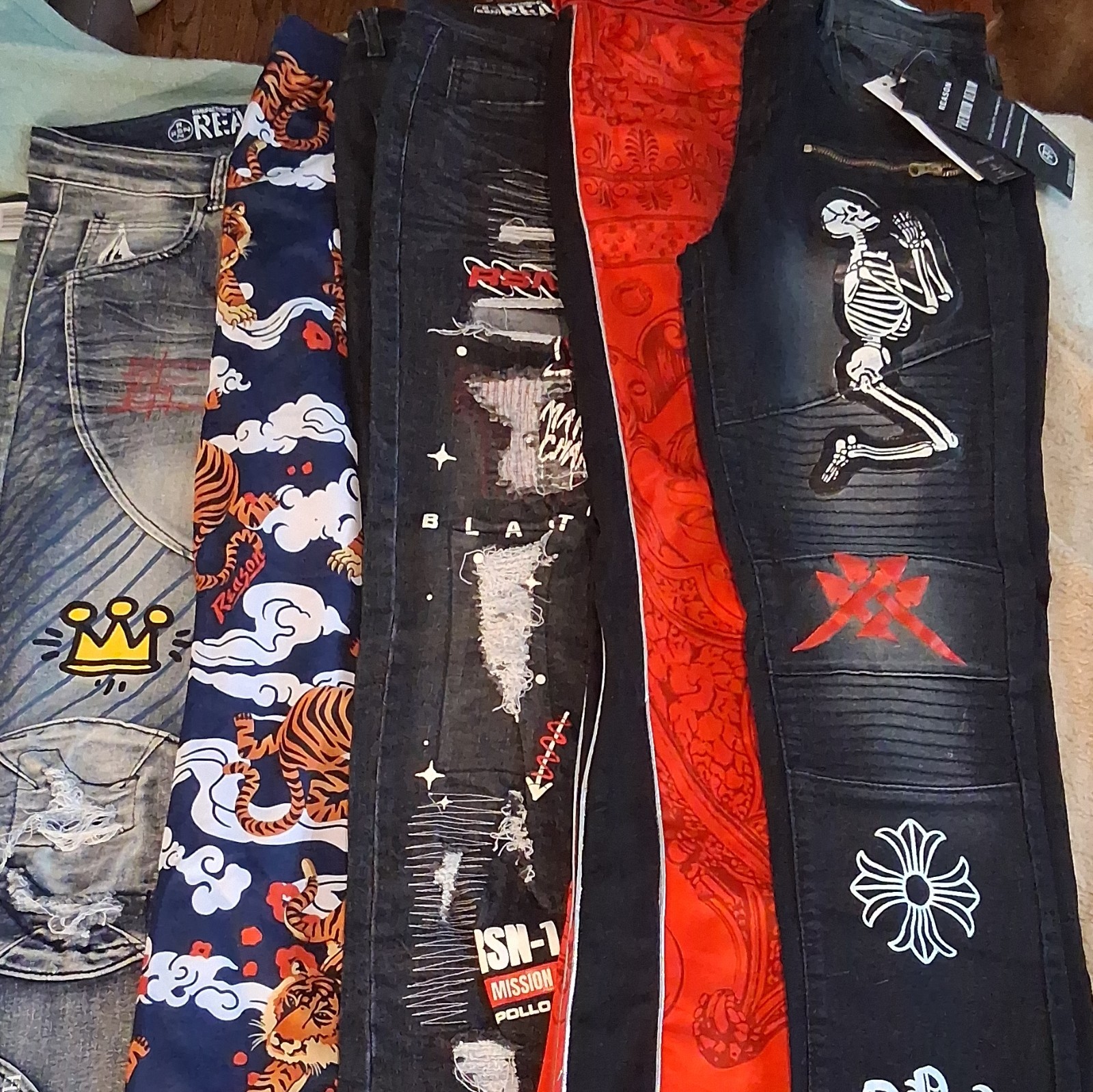Reason Men’s Lot 2 Sweat pants and 3 Jeans