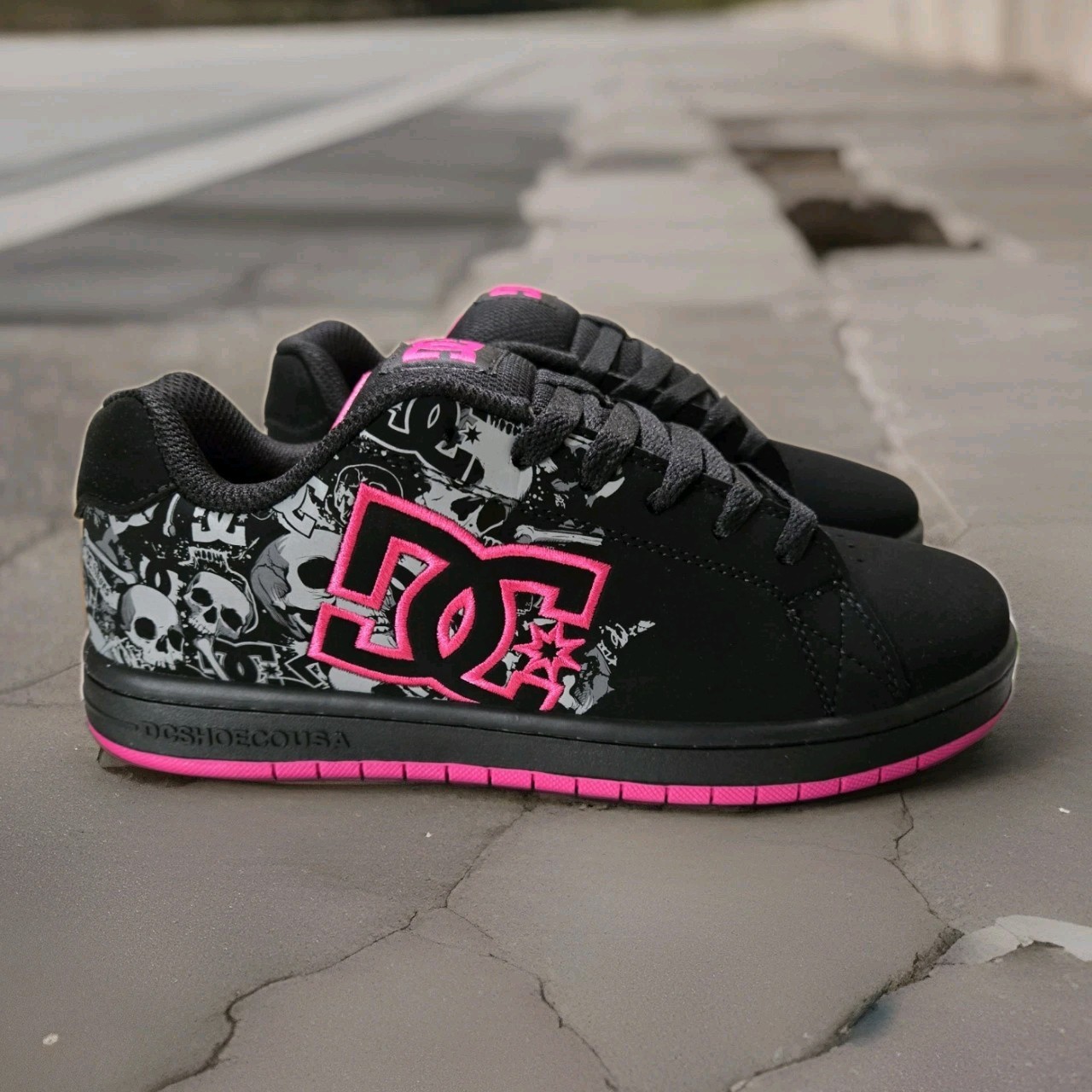 Women’s DC Gaveler – Black/Pink