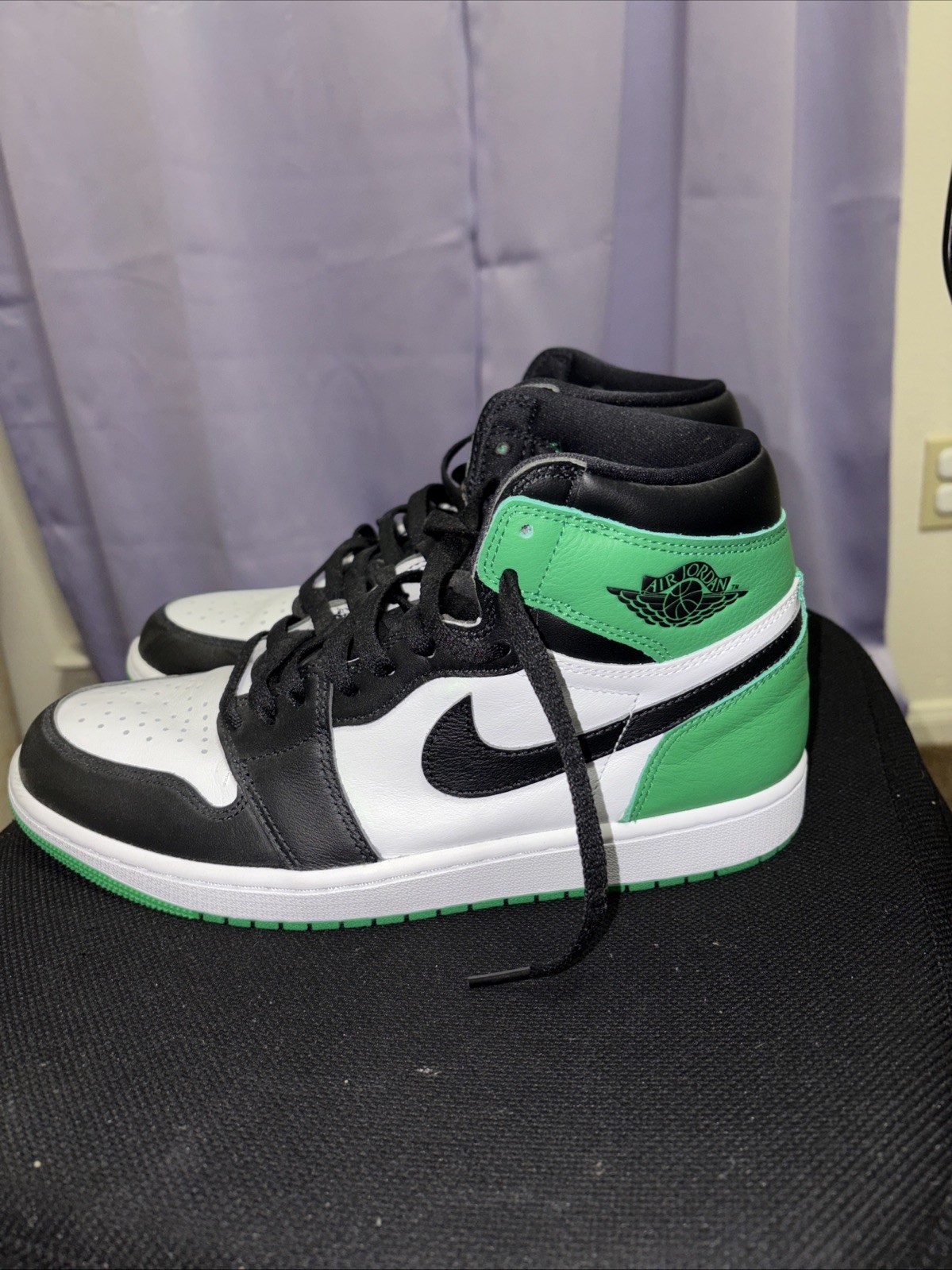 Nike Air Jordan 1 Retro High OG Sneakers Lucky Green, Size 9.5