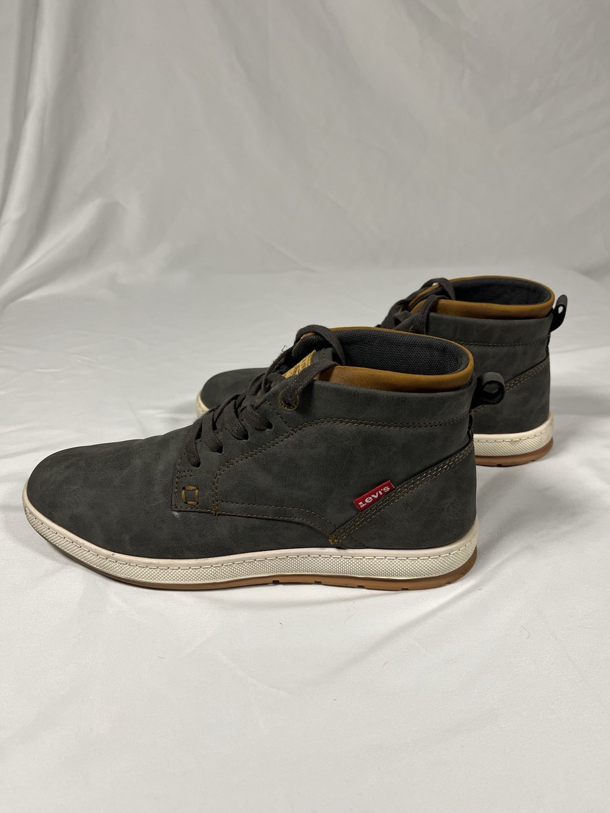 Levi’s Men’s Chukka Boots Size 8 Gray Faux Leather Lace Up Casual Shoes