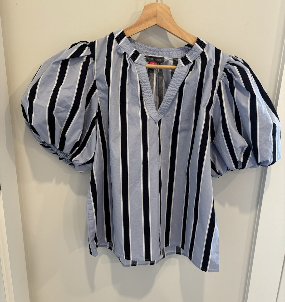 Vince Camuto Women’s M Blue Black White Striped Puff Sleeve V-Neck Blouse