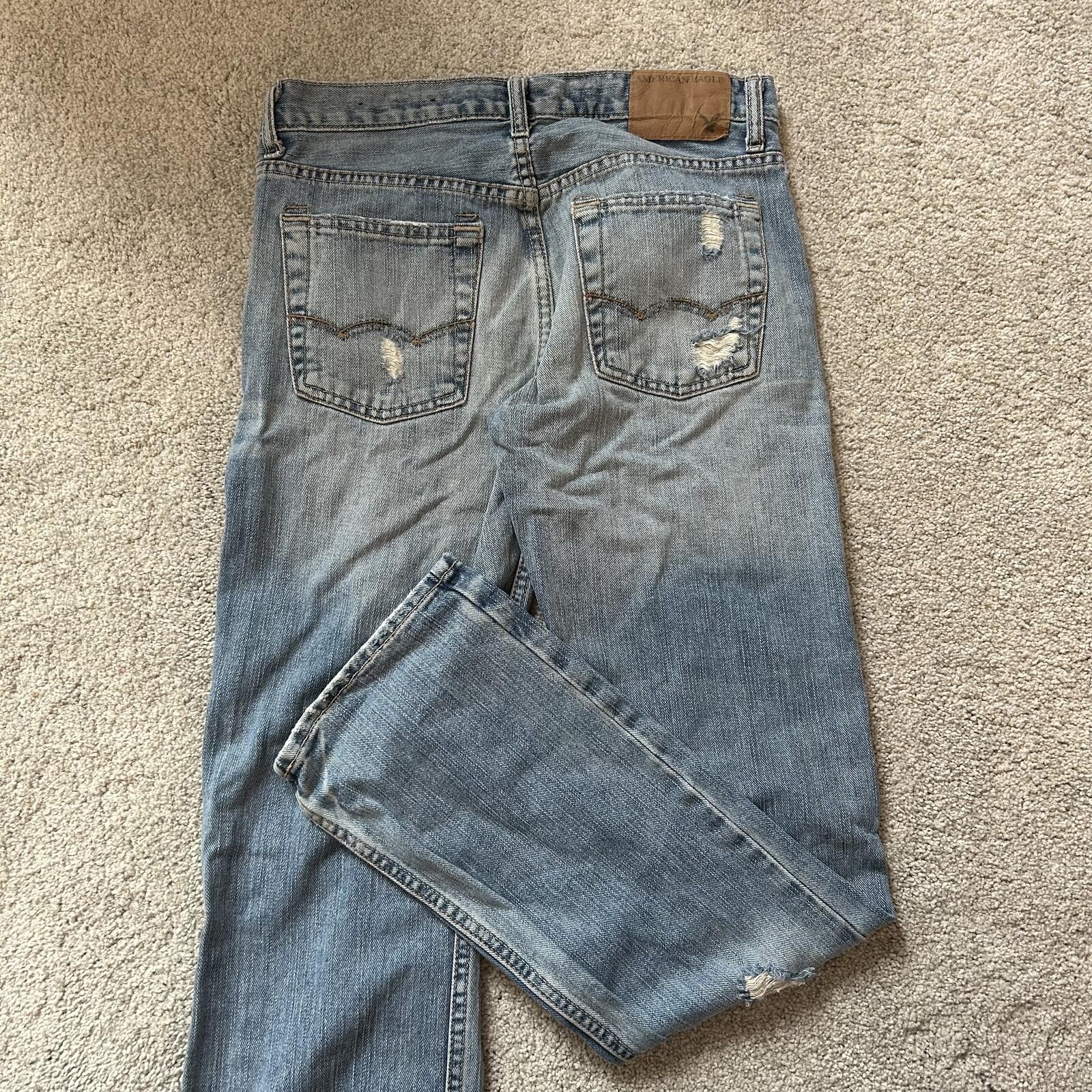 American Eagle Men’s size 29×32 Straight Leg Distressed Blue Jeans