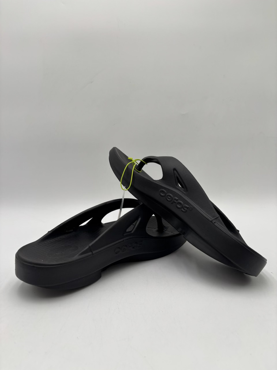Oofos OORIGINAL 1000 Unisex NEW Recovery Thong Sandals Black Multiple Sizes