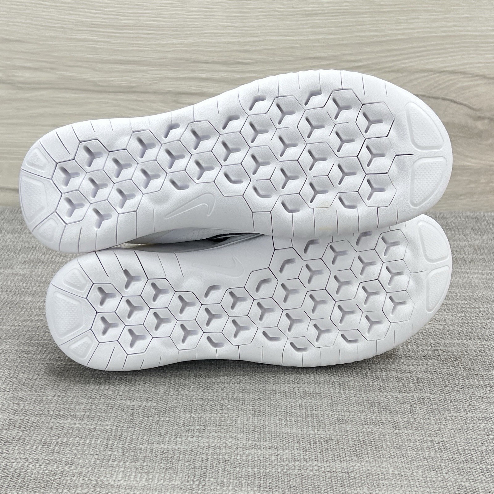 Nike Free RN 2018 White Black Run Running 942837-100 Low Gym Training Womens 10