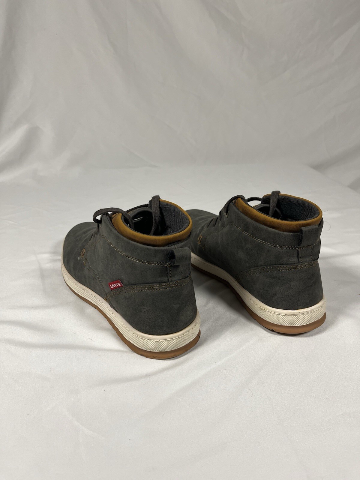 Levi’s Men’s Chukka Boots Size 8 Gray Faux Leather Lace Up Casual Shoes