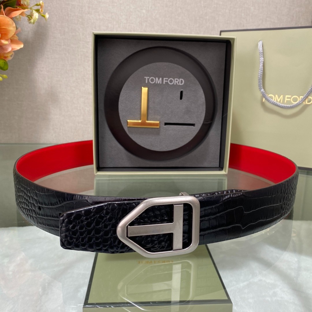 TOM FORD Reversible Black /Red Leather T Logo Belt Men’s S.S. Buckle