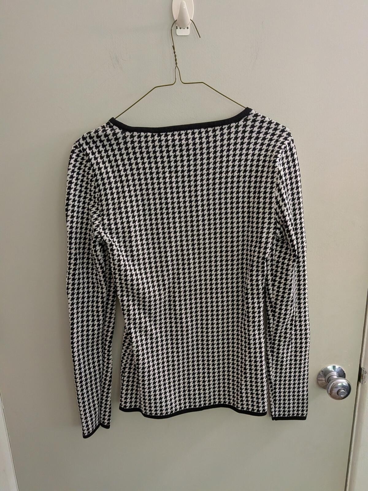 White House Black Market Black & White Houndstooth Scoop Neck Top Small Luxury