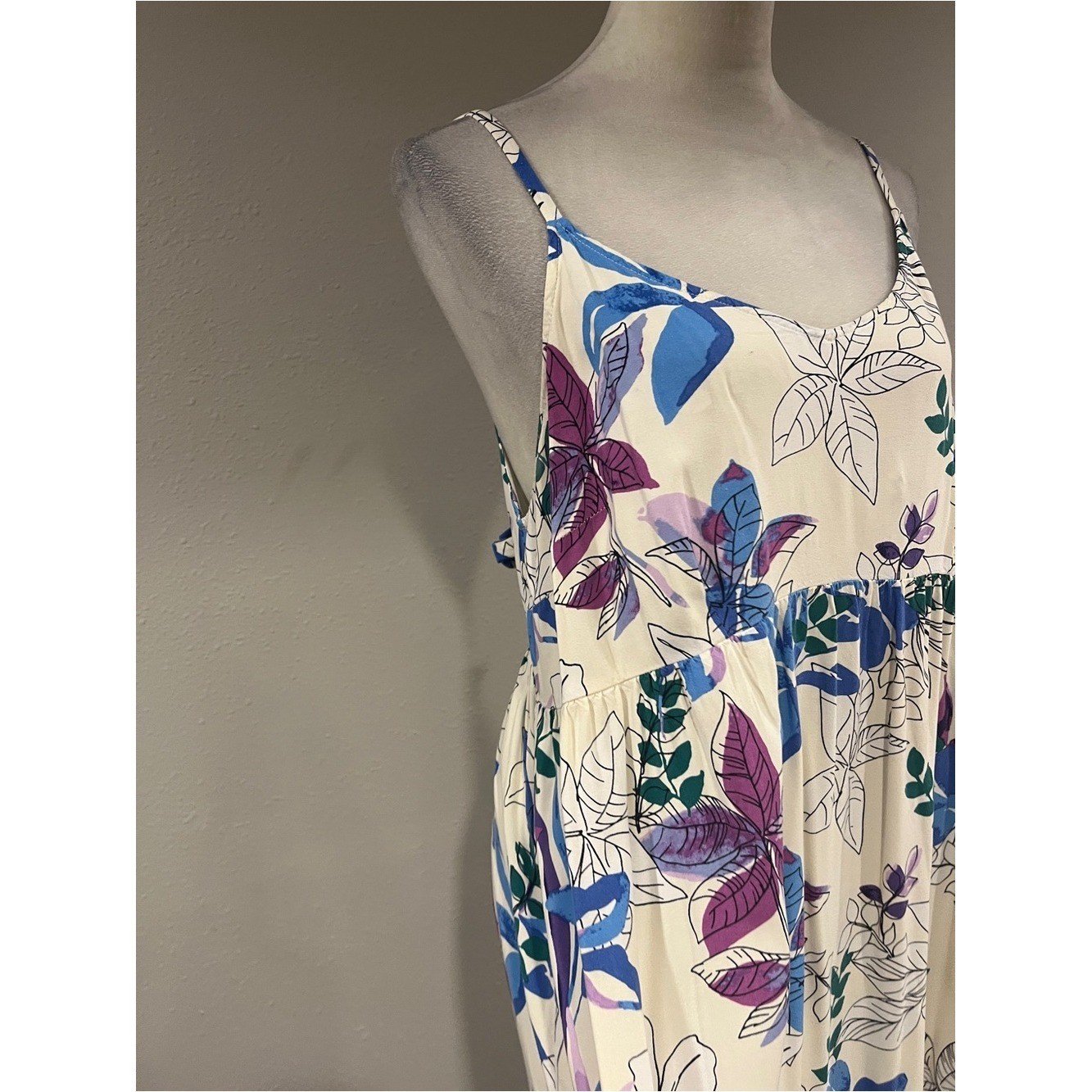 Isabel Floral Maxi Dress with tie back size extra large
