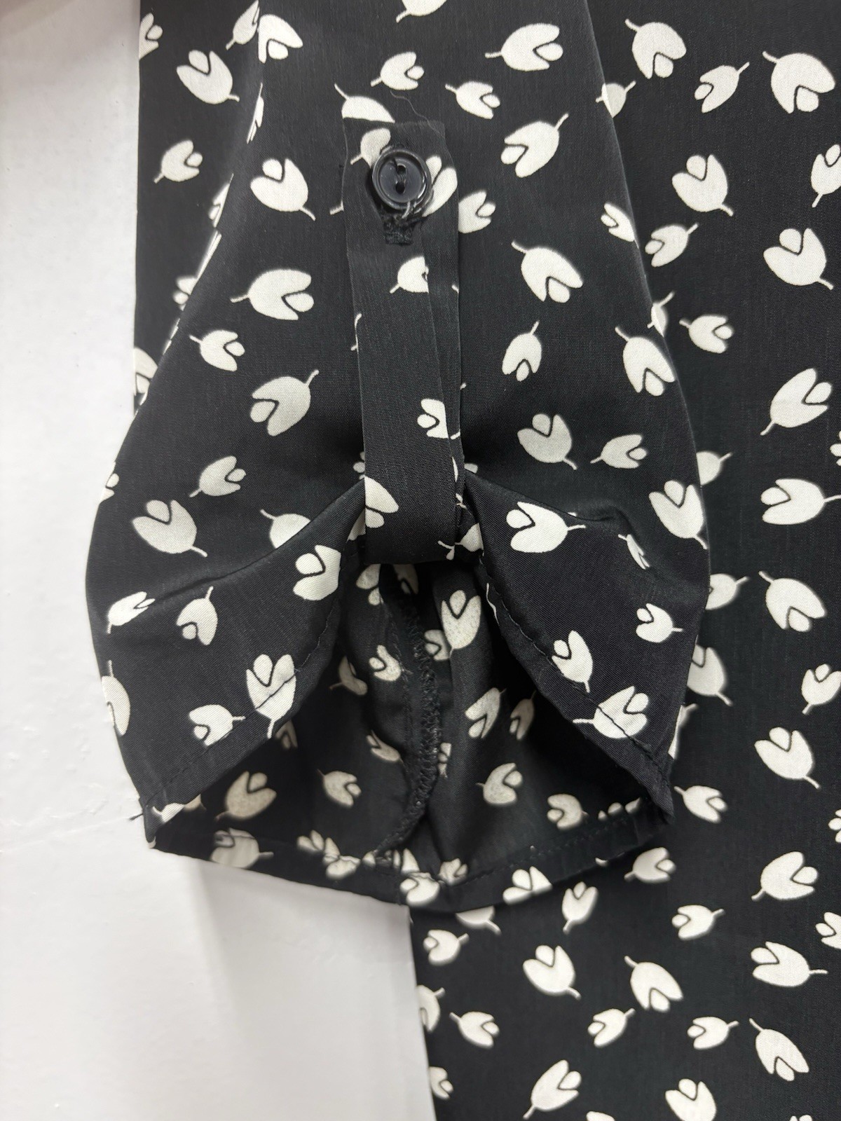 Pixley Black and White Tulip M Split Neck Flowy Blouse 3/4 Sleeve Top Women’s