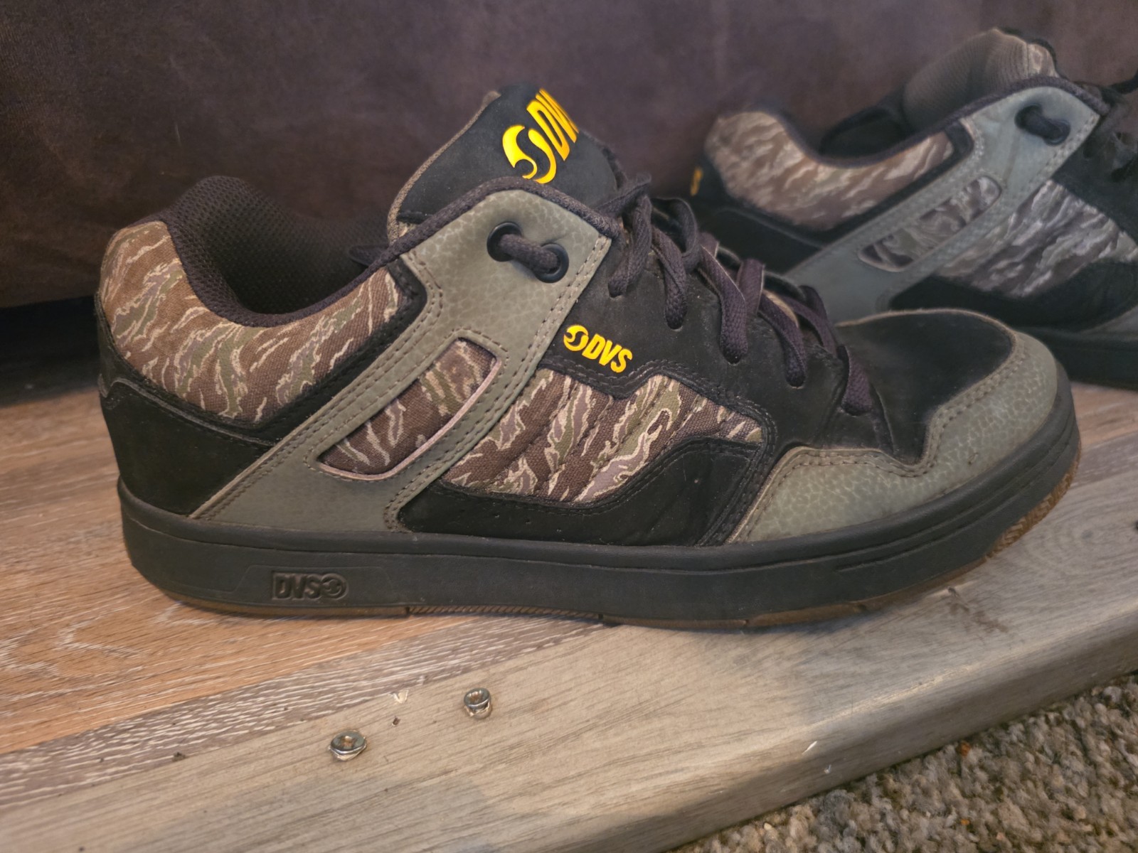 Men’s Size 9 – DVS Celsius SkateBoarding Shoes Camo Black Green Y2K