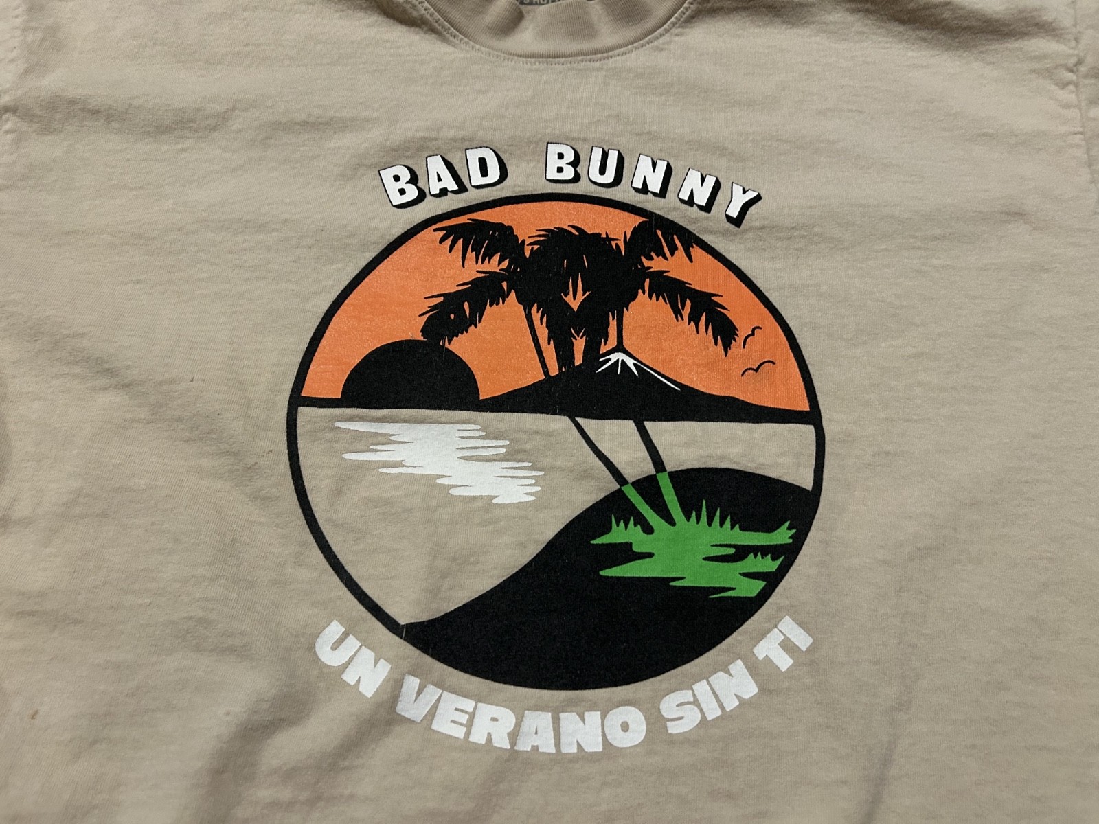 2022 Bad Bunny World’s Hottest Tour Merch ‘Un Verano Sin Ti’ Graphic T-Shirt