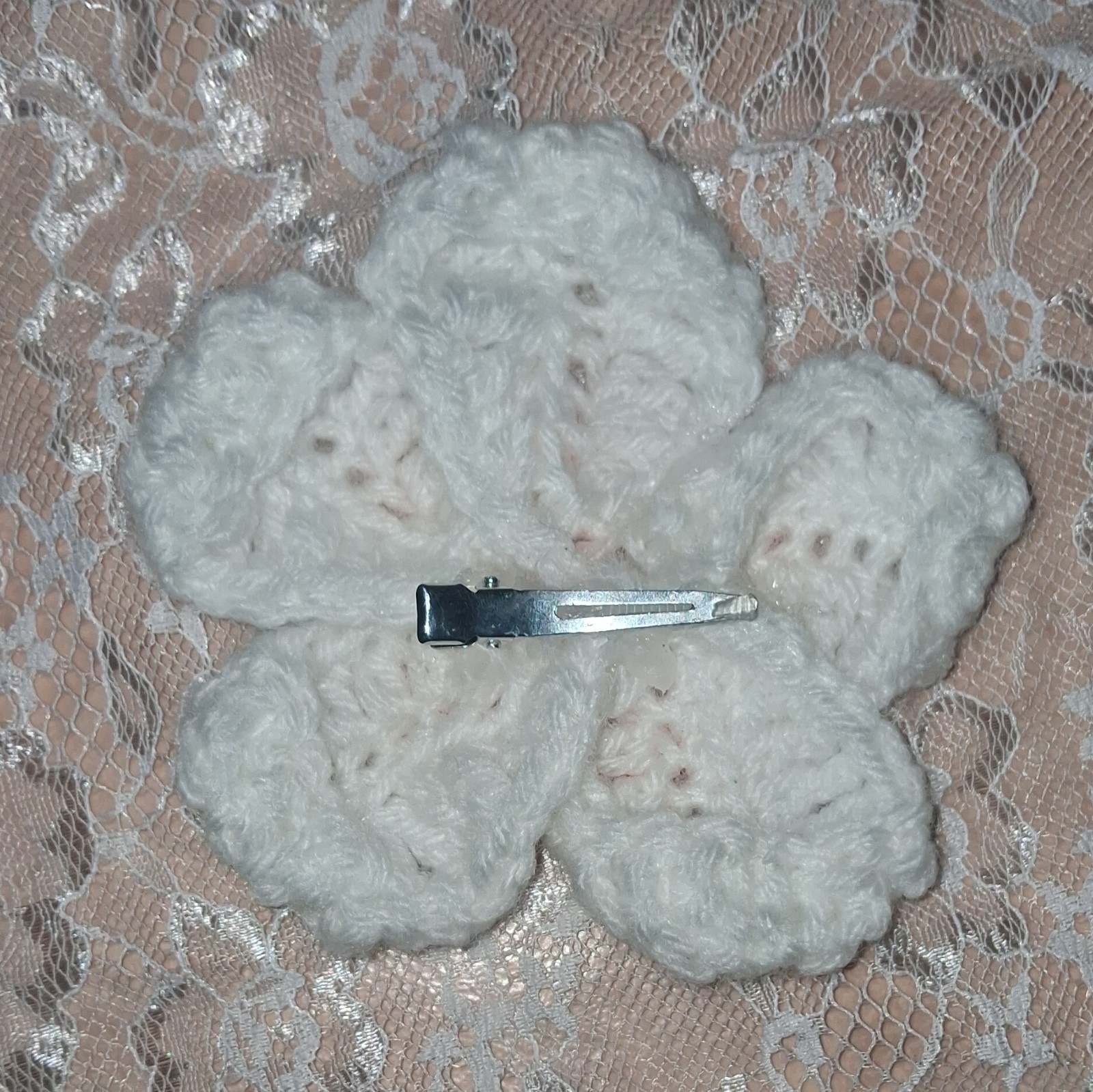 Homemade crochet pink and white hair clip, hair Clips 1PCS