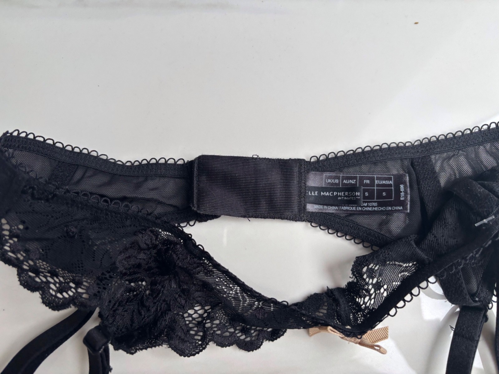 NWT Elle MacPherson Intimates Lace Suspenders Belt Black Size Small