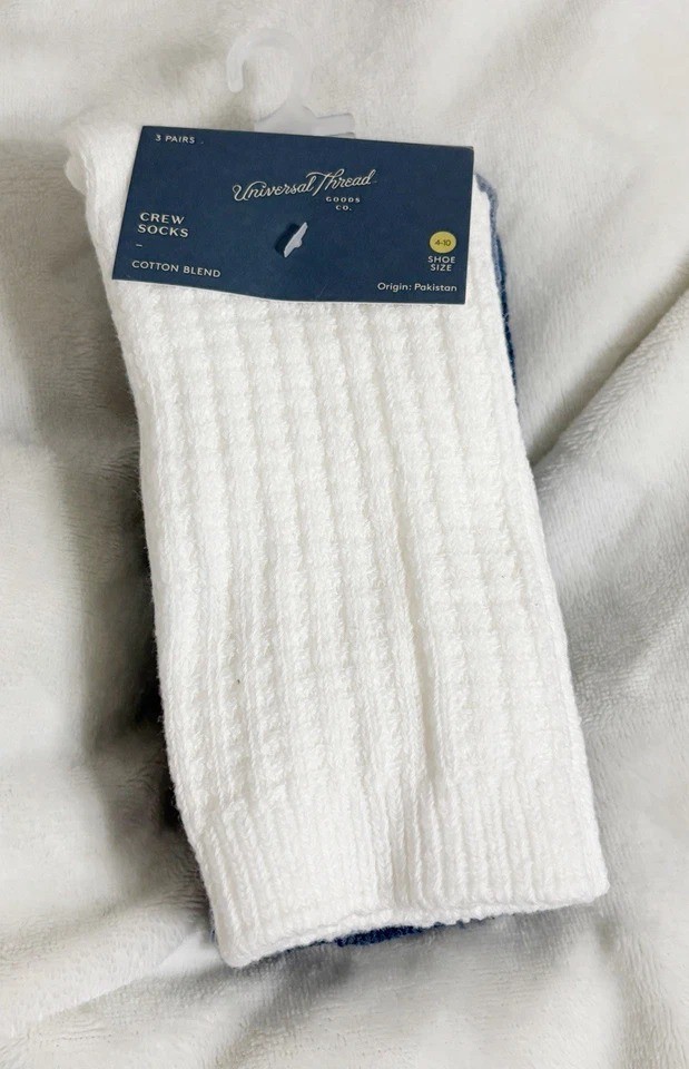 Universal Thread, Women Waffle Texture 3 Pair Crew Socks, Shoe Size 4-10