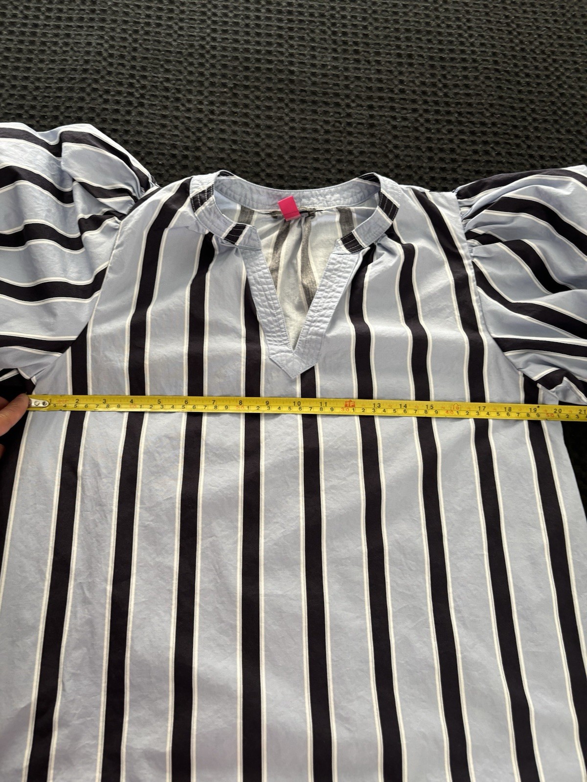 Vince Camuto Women’s M Blue Black White Striped Puff Sleeve V-Neck Blouse