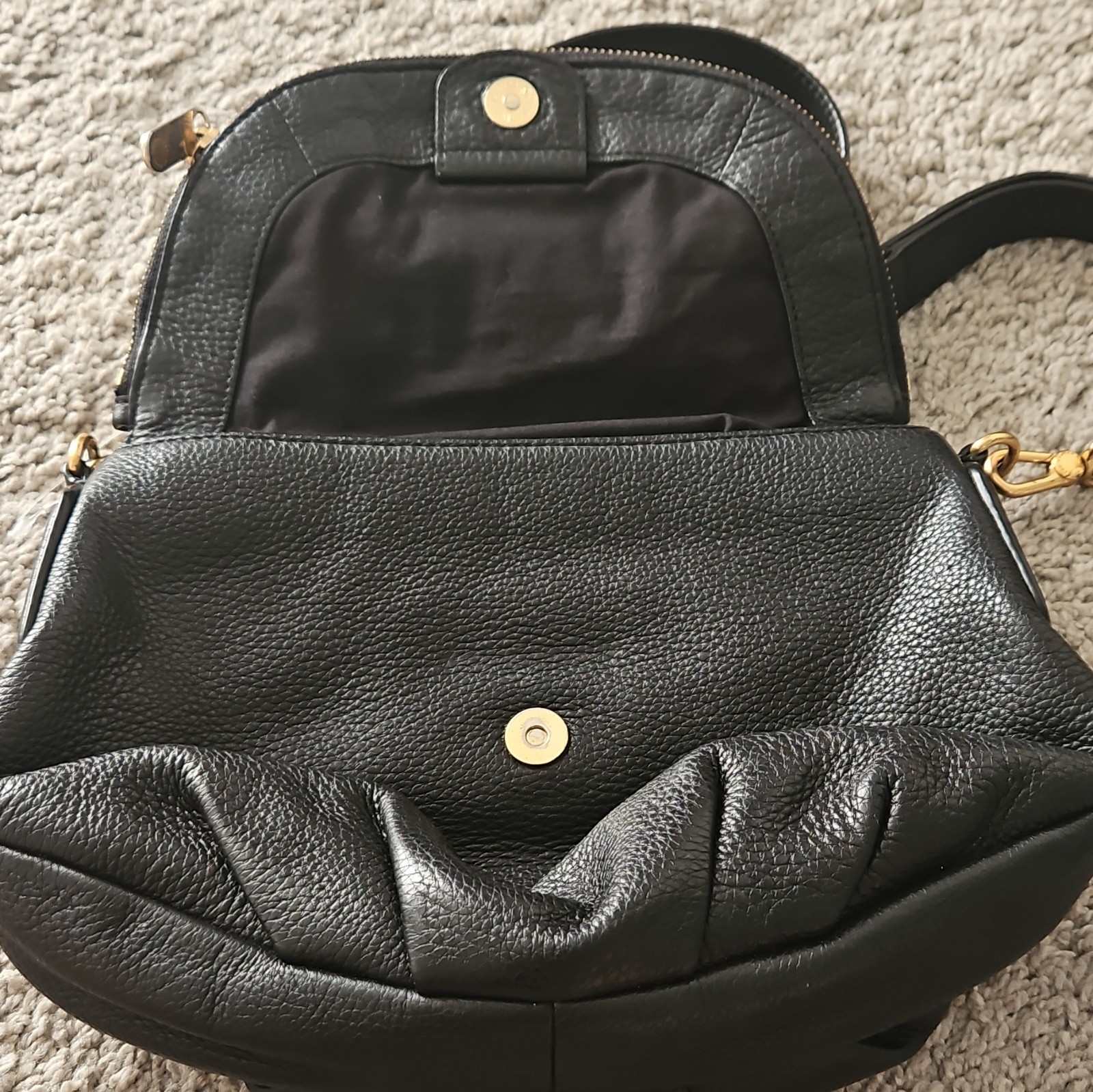 Marc by Marc Jacobs Women’s Black Pebbled Crossbody Zip/Magnetic Gold Pockets