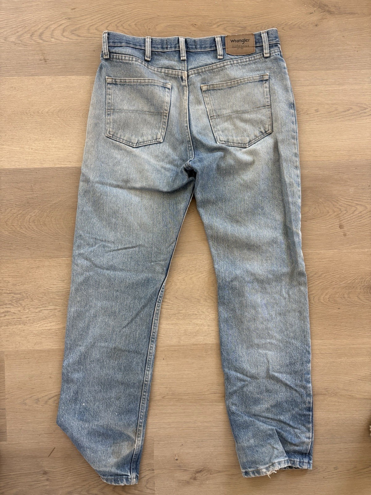 Wrangler Authentics Men’s Baggy Jeans – Light Wash Blue Denim Mid Rise