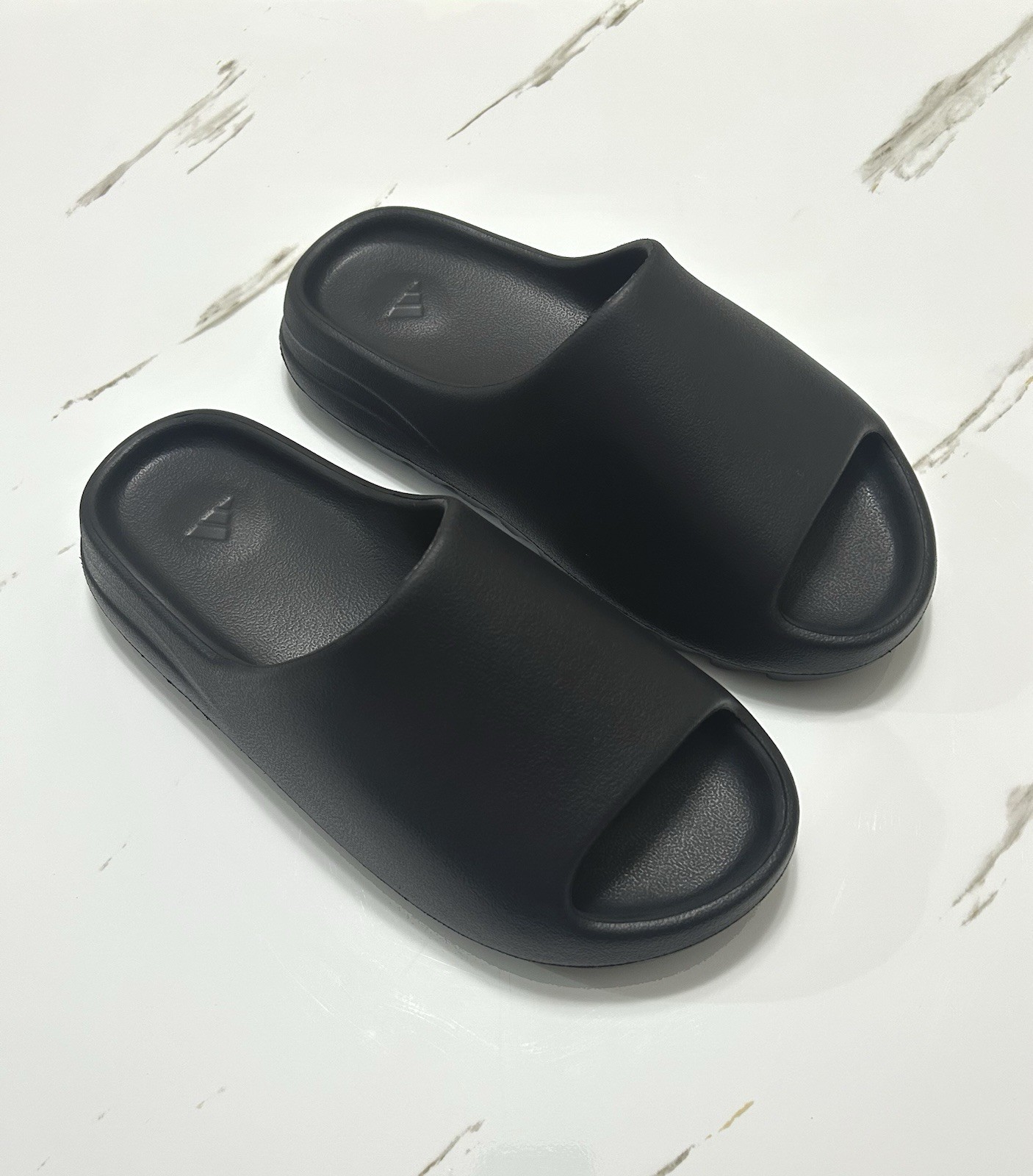 YEEZY SLIDES ONYX SIZES 9-13