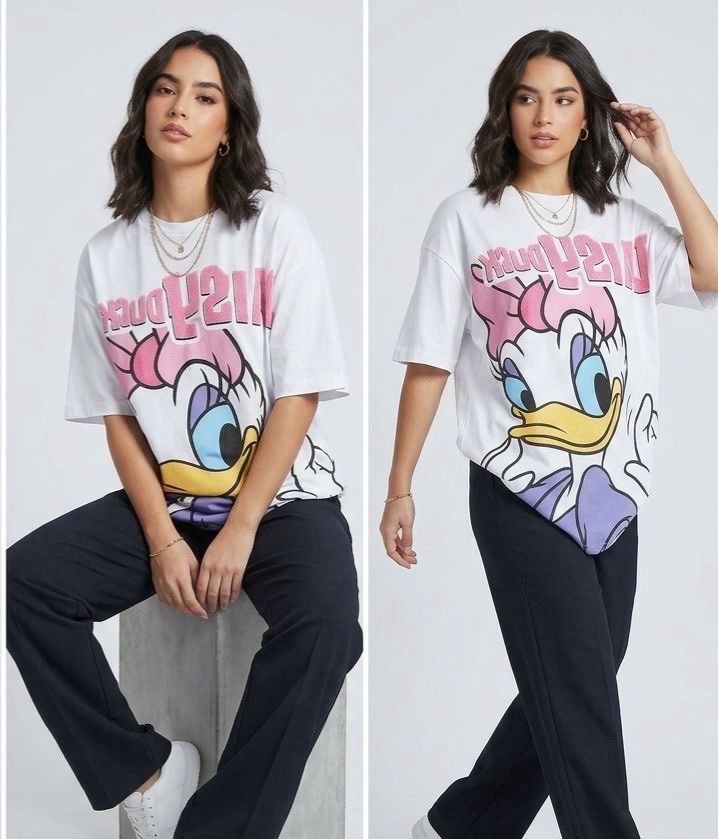 Disney Daisy Duck Women’s White Oversized Graphic Tee Crew Neck Cotton
