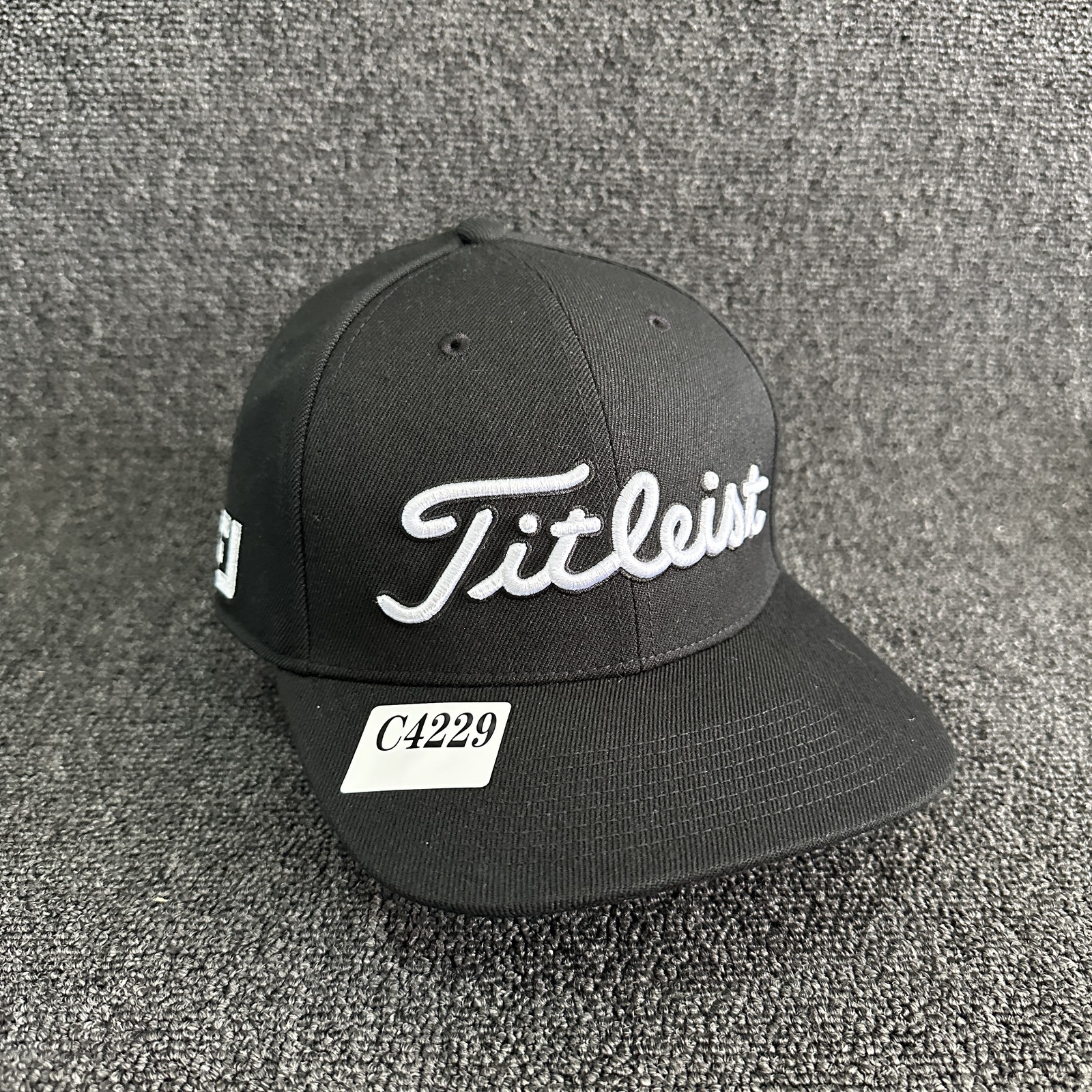 Titleist Pro V1 Golf Fitted Flat Brim Black Hat Size 7 1/8（57cm）