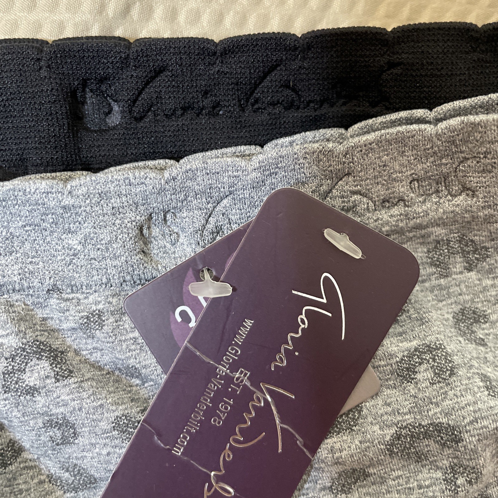 2 Pack GLORIA VANDERBILT Women Sz 1X Microfiber Smooth Waist Briefs Black & Gray