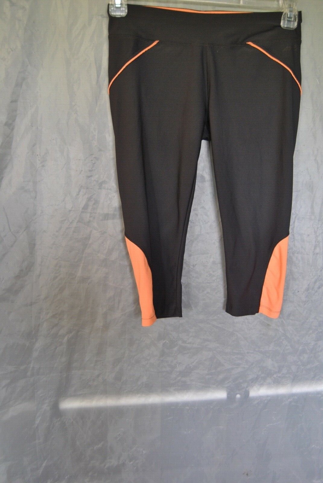 Women’s Capris Pants By Avia Size Small Gray in Orange in Color RN 15741