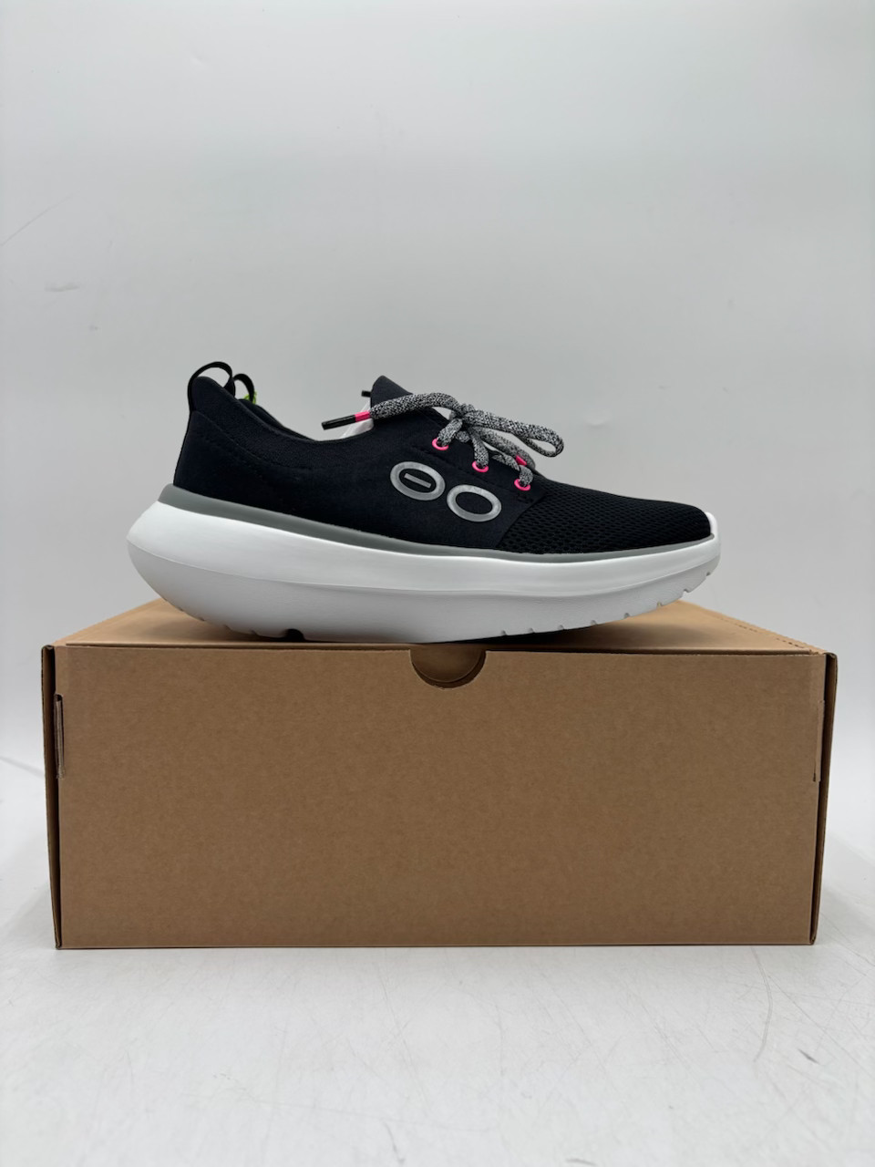 Oofos OOMY STRIDE Women’s NEW Casual Shoes White/Black Multiple Sizes