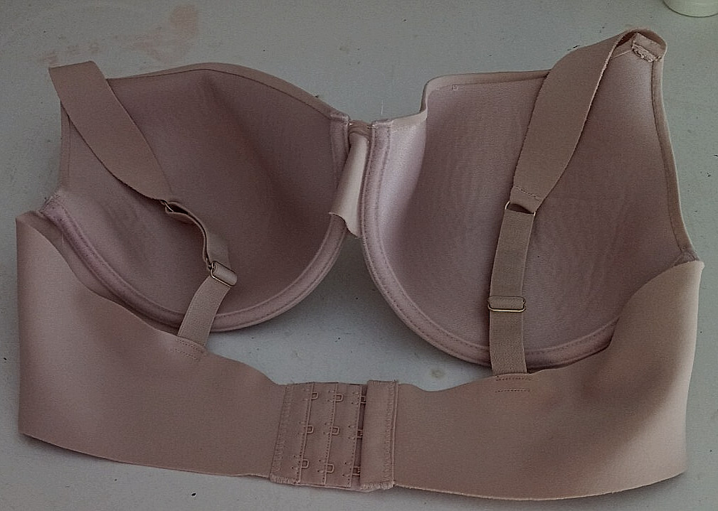 Vince Camuto solid nude 90% nylon, 10% spandex underwire bra Size 38C