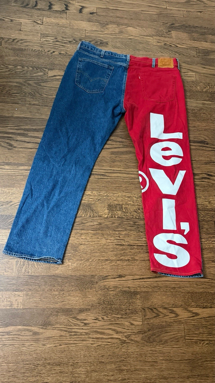 Levi’s Premium Men’s Blue/Red Split Logo Denim Jeans Athletic Taper Stretch
