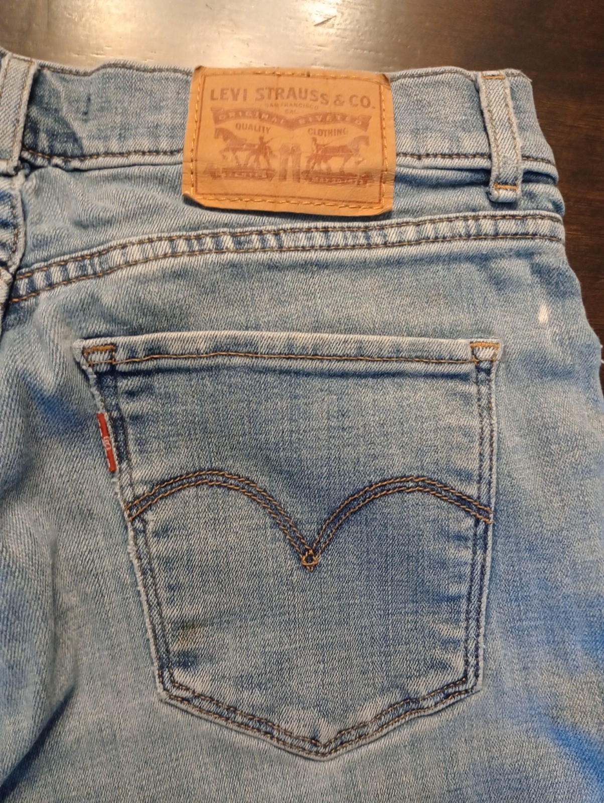 Levi’s Cut Off Bermuda Shorts Women’s Size 4/27 Light Wash Stretchy Comfortable