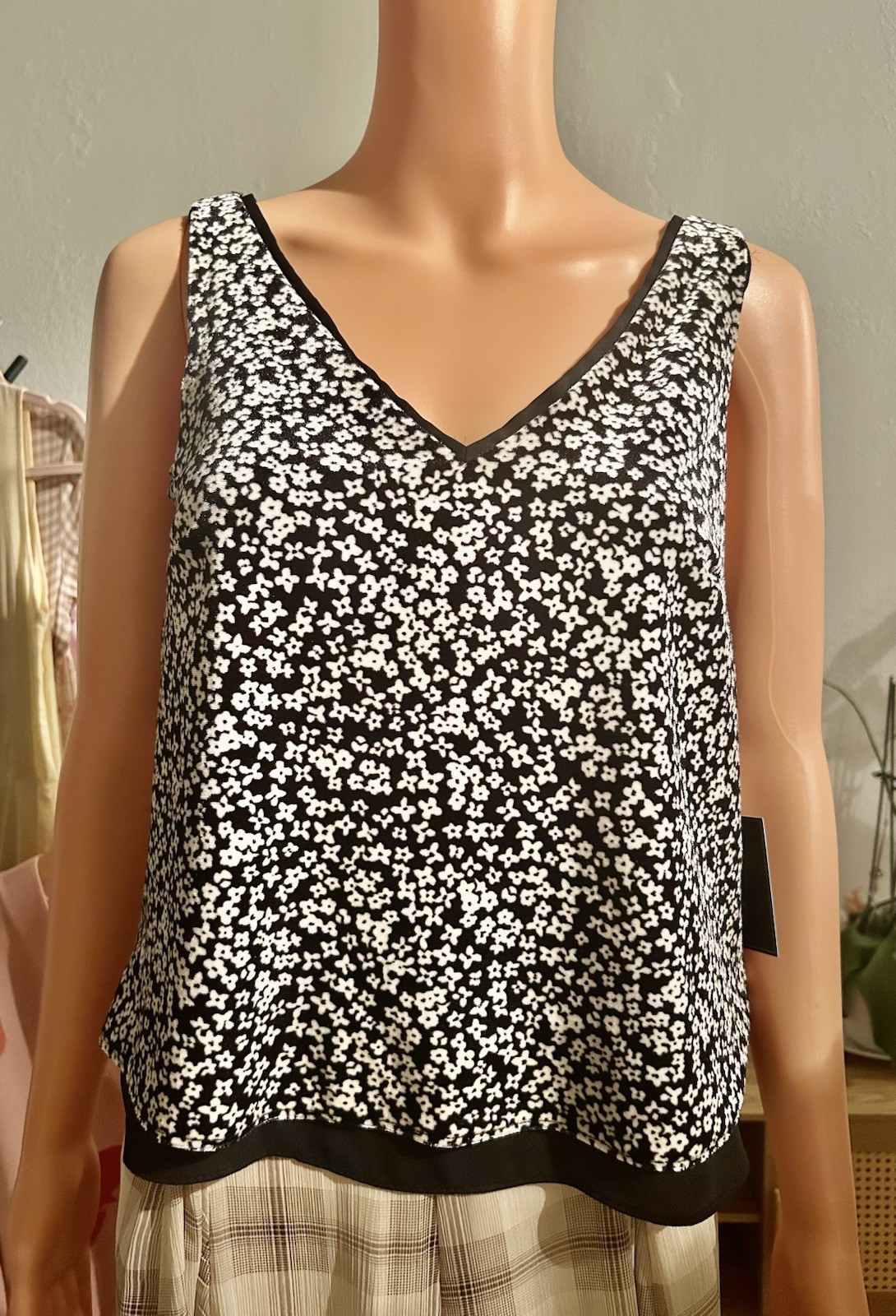 1.STATE Black/White Floral V-Neck Wide Strap Sleeveless Tank Top Size XS