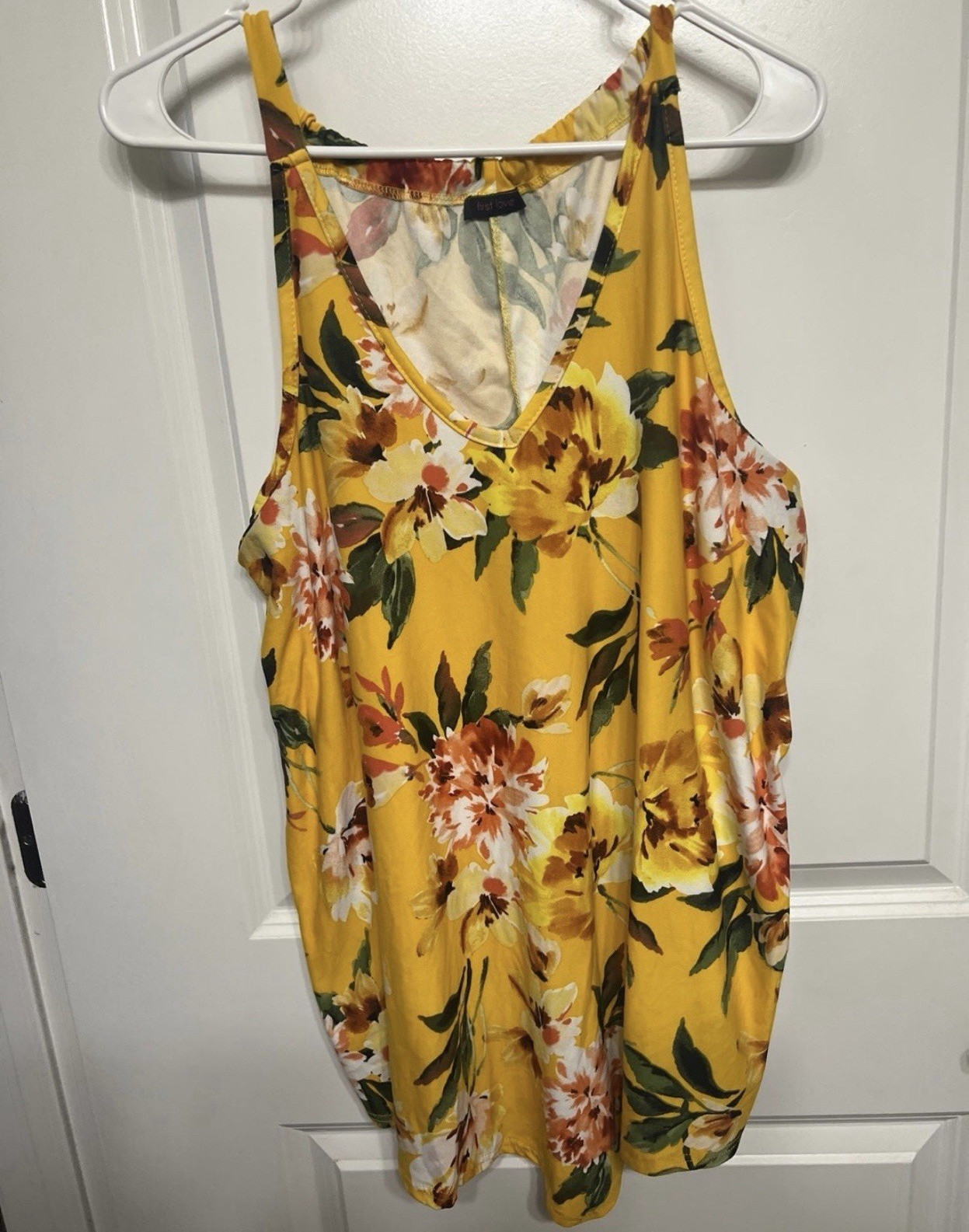First Love Women’s Yellow Floral V-Neck Sleeveless Pullover Tank Top Size 2X