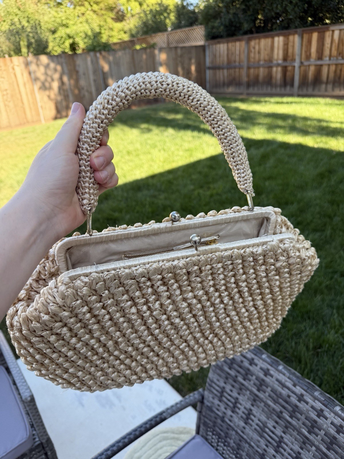 Vintage Rare Cream Raffia Frame Handbag Pontova Plastic Beads Gold Kiss Lock