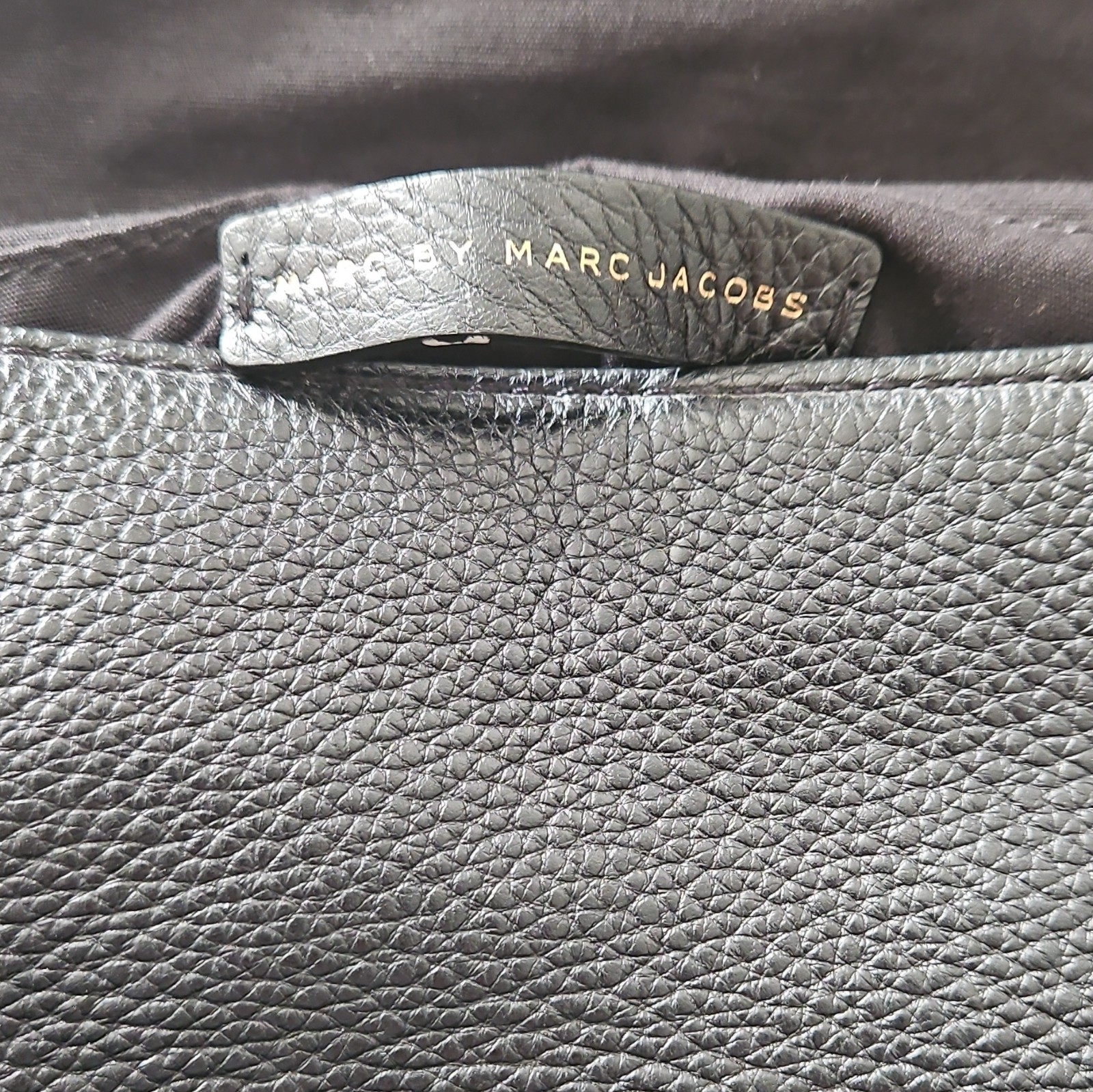 Marc by Marc Jacobs Women’s Black Pebbled Crossbody Zip/Magnetic Gold Pockets