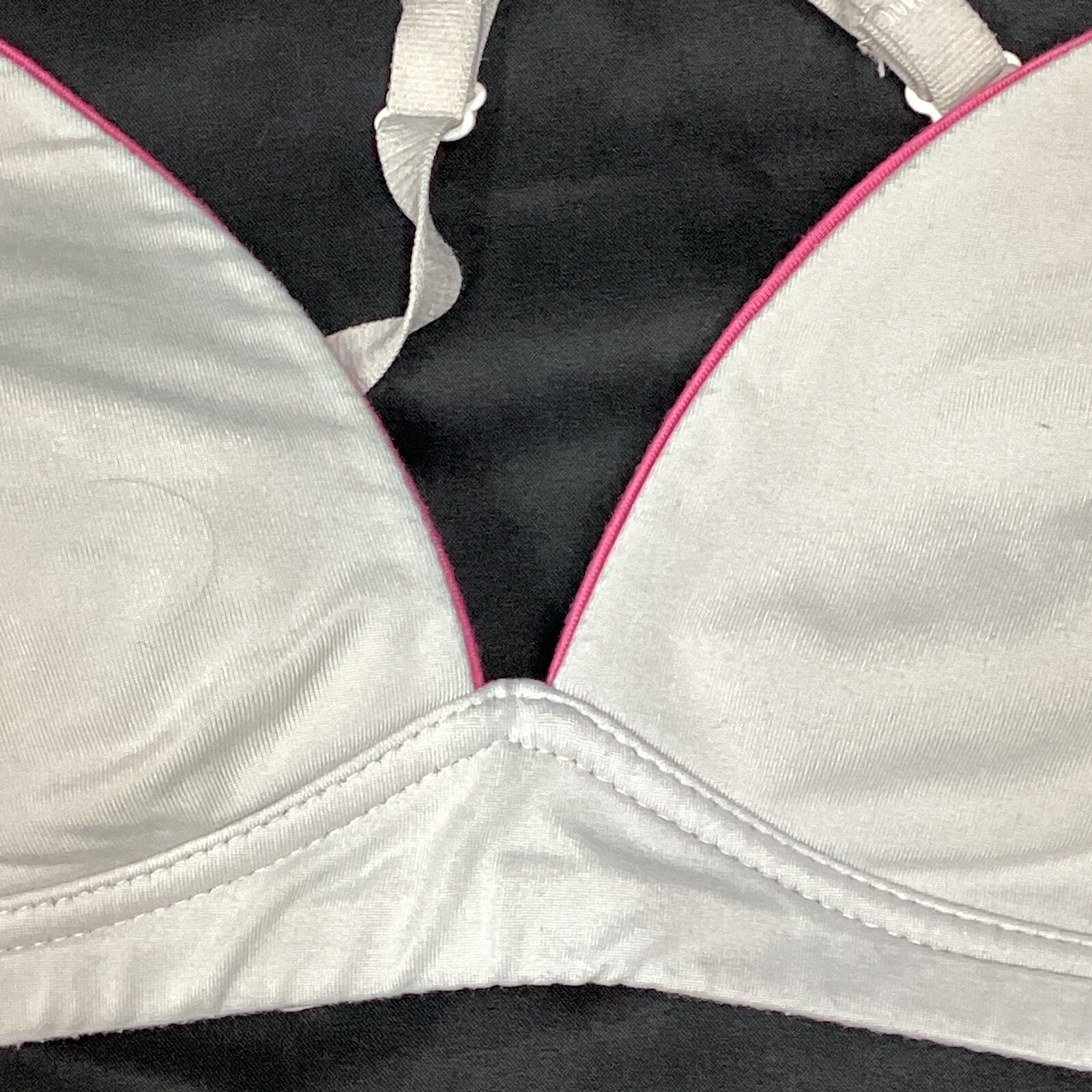 Delta Bra Smooth Cup Wireless 32A Gray Triangle Cups