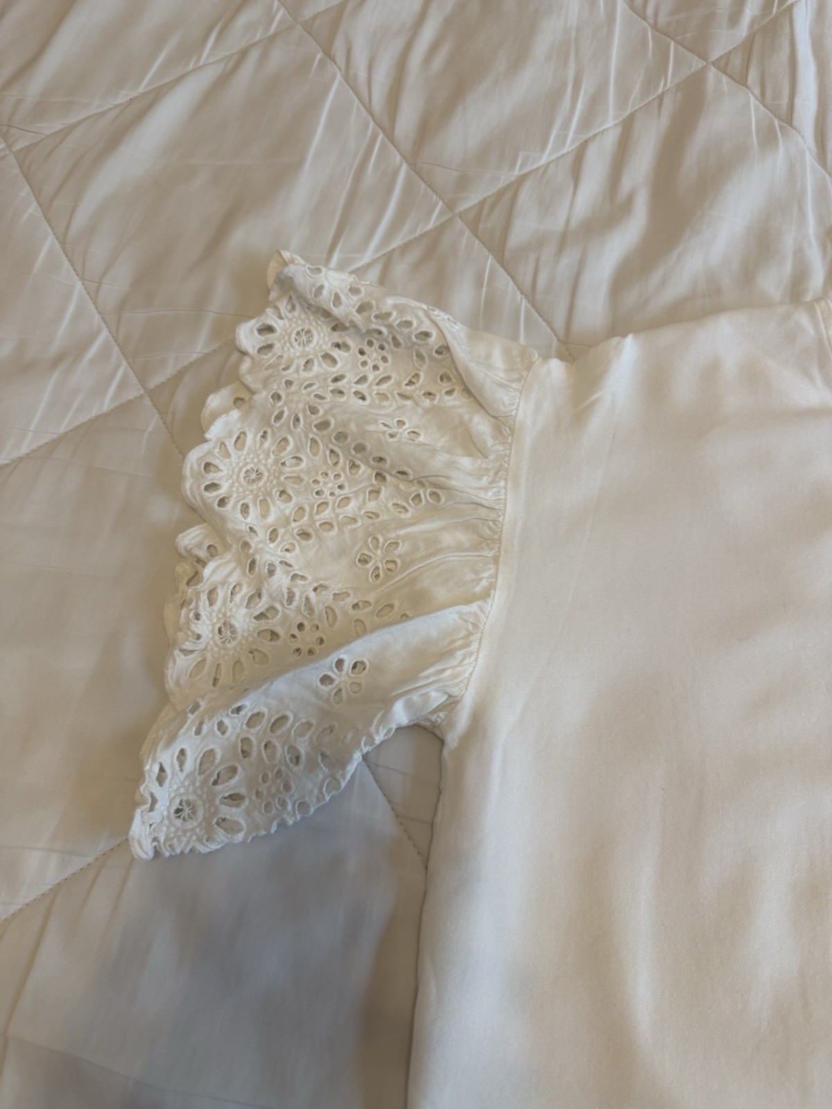 Style Envy Women Ivory Short Sleeve Blouse Size L 100% Rayon Soft 1.48