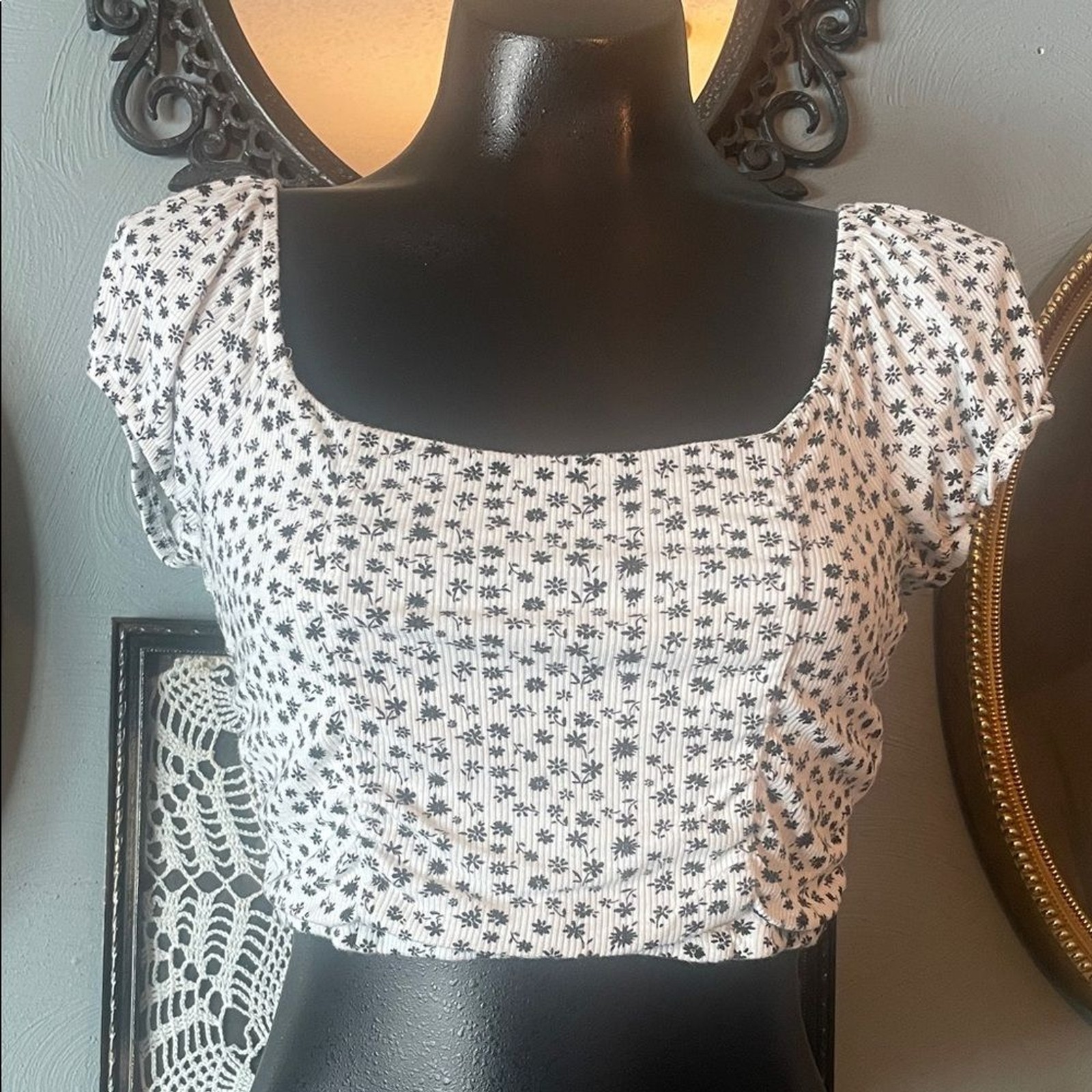 PacSun Black and White Floral Crop Top