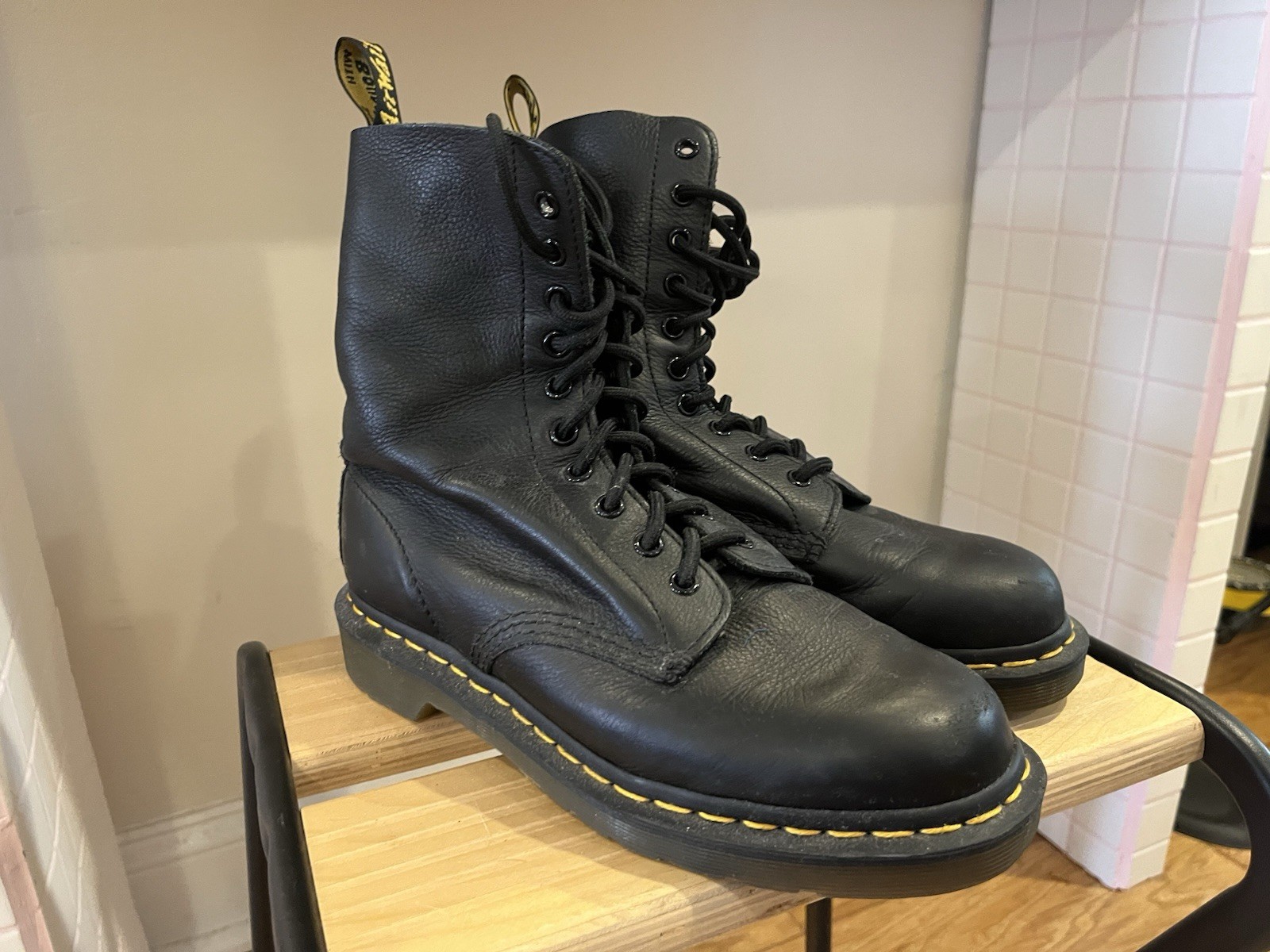 Dr. Martens 1460 Women’s Black Leather Lace-Up Mid-Calf Combat Boots US 8