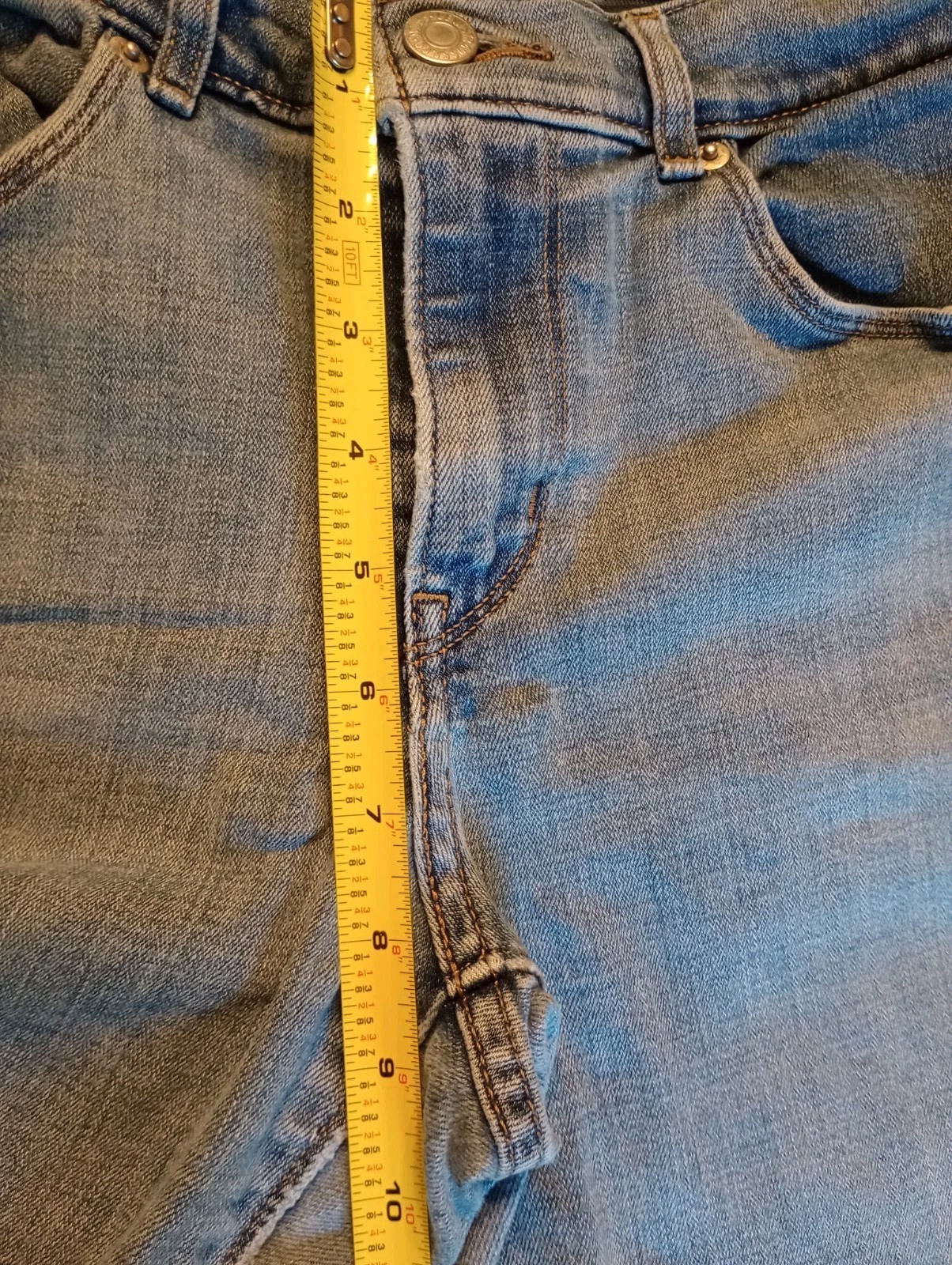 Levi’s Cut Off Bermuda Shorts Women’s Size 4/27 Light Wash Stretchy Comfortable