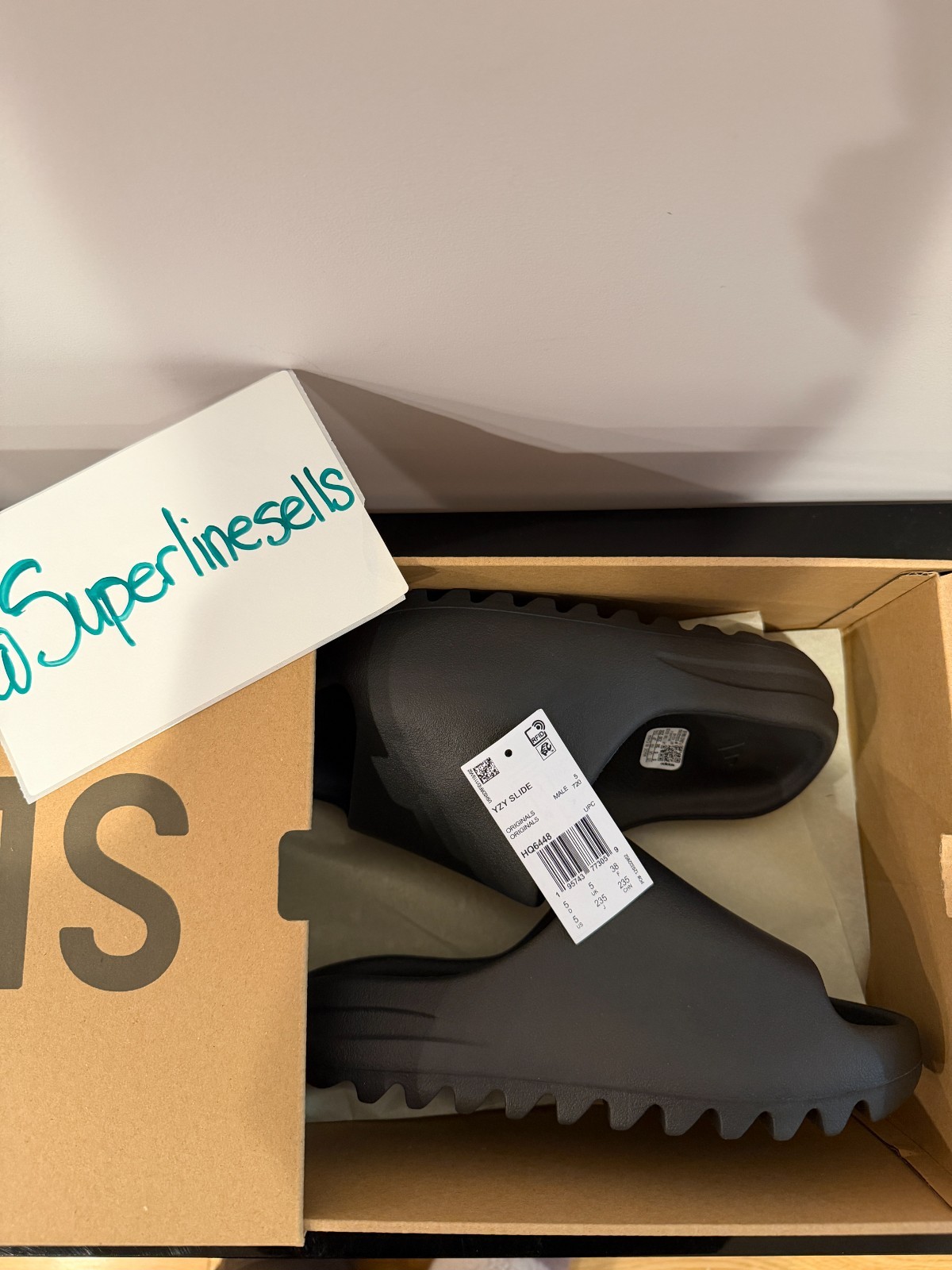 Adidas Yeezy Slide Onyx Size 5 (100% Authentic) HQ6448