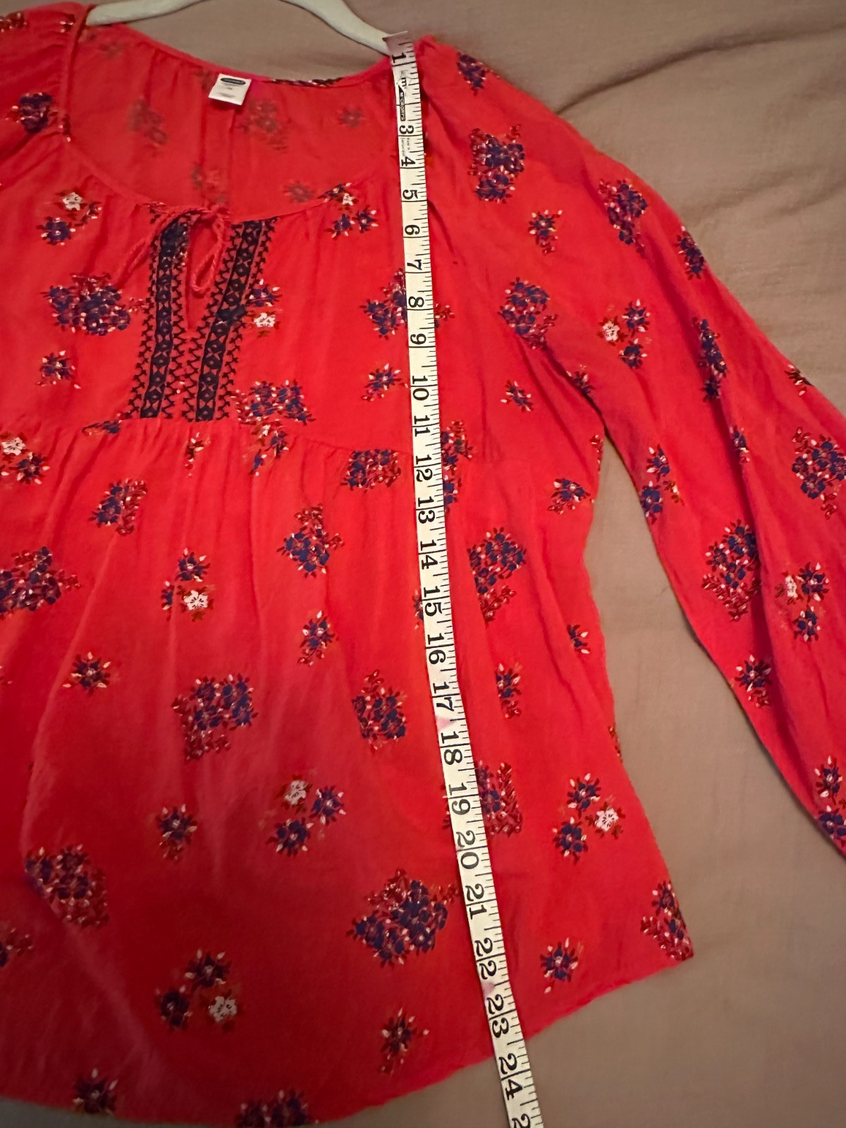 Womens Old Navy Soft Red and Black floral peasant Boho Summer blouse – Size M
