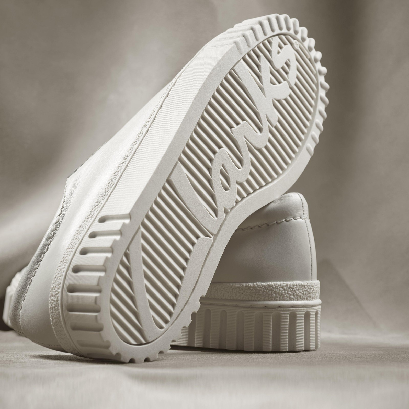 Mayhill Walk Off White Leather