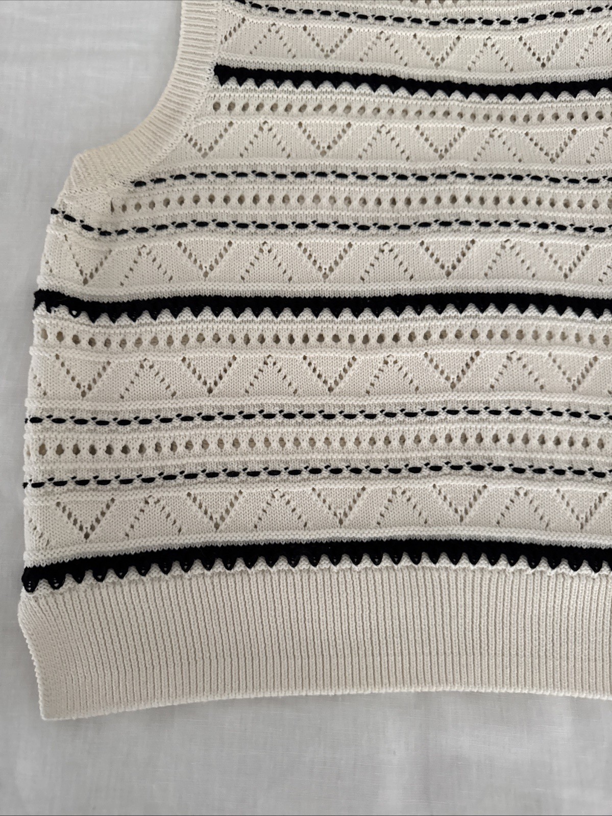 Varley Knit Sweater Vest Size Medium Cream Black Pointelle Sleeveless Top Tank
