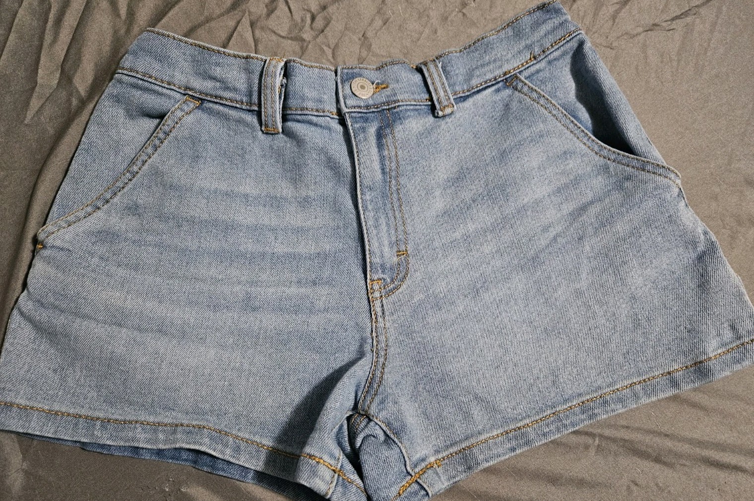 Levi’s Girls High Rise Denim Pull-On Shorts Light Wash Size XL 14/16 Nwot Summer