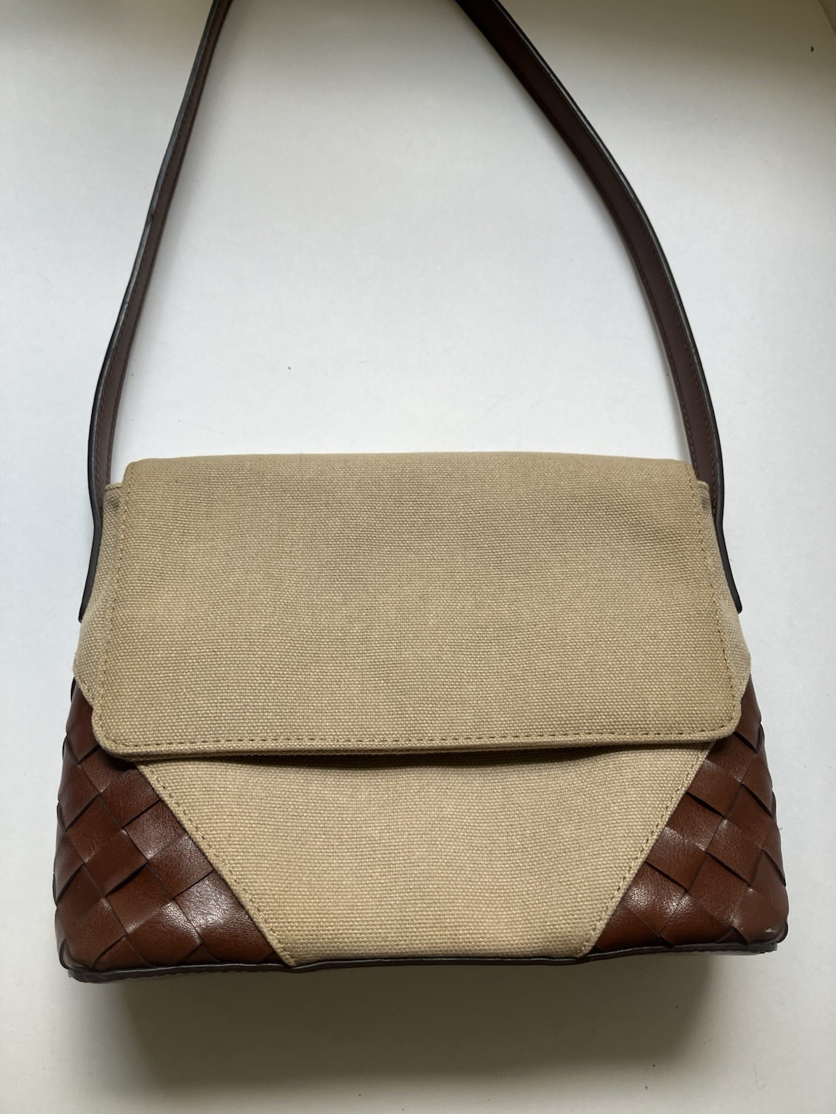Vintage Nine West Beige Canvas shoulder bag W/woven brown leather corner details