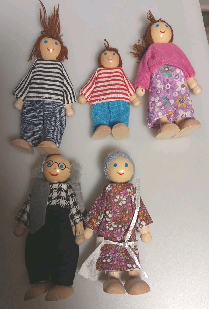 Rattan Mushroom Basket Purse Whimsical Storage Handbag With 5 Wooden Dolls Wow!