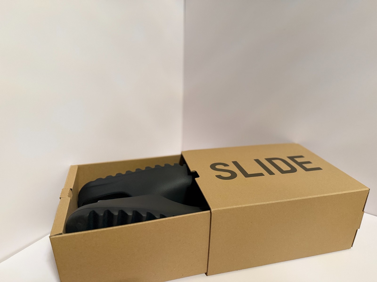 Adidas Yeezy Slide Onyx Size 9 (100% Authentic) HQ6448