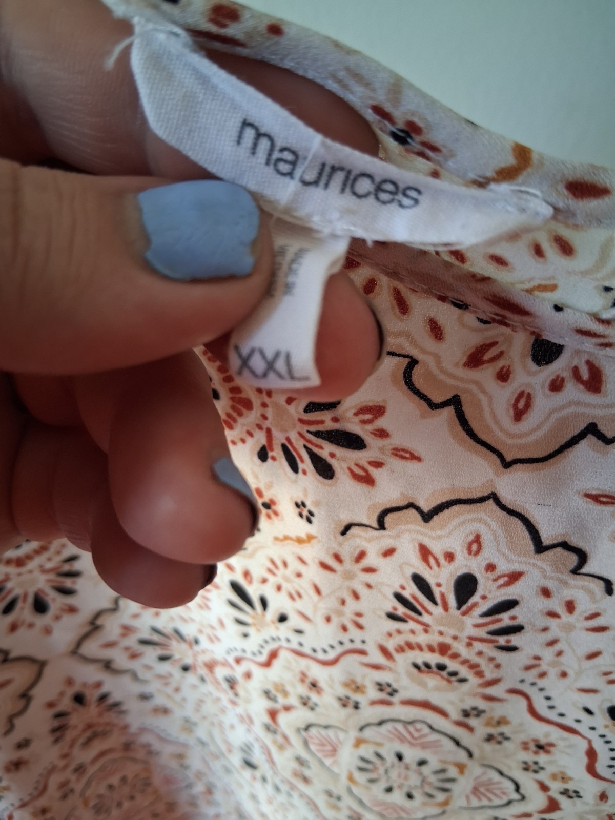 Maurices Women’s XXL White/Black/Orange Geometric Scoop Neck Zip Blouse
