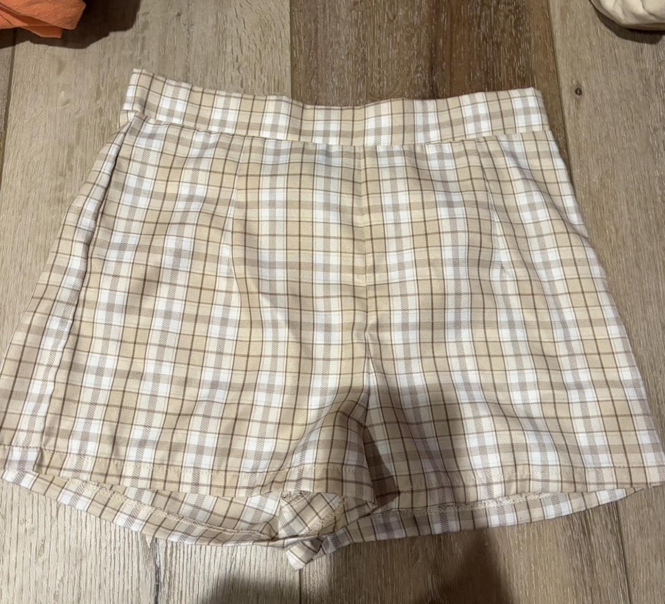rue21 Women’s Plaid Bermuda Shorts Beige/White Size M Zip Pockets